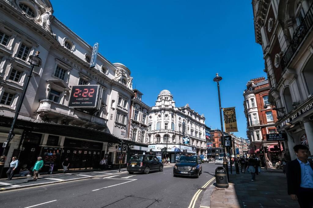 Piccadilly Wonderland Sleep 8 Vra London