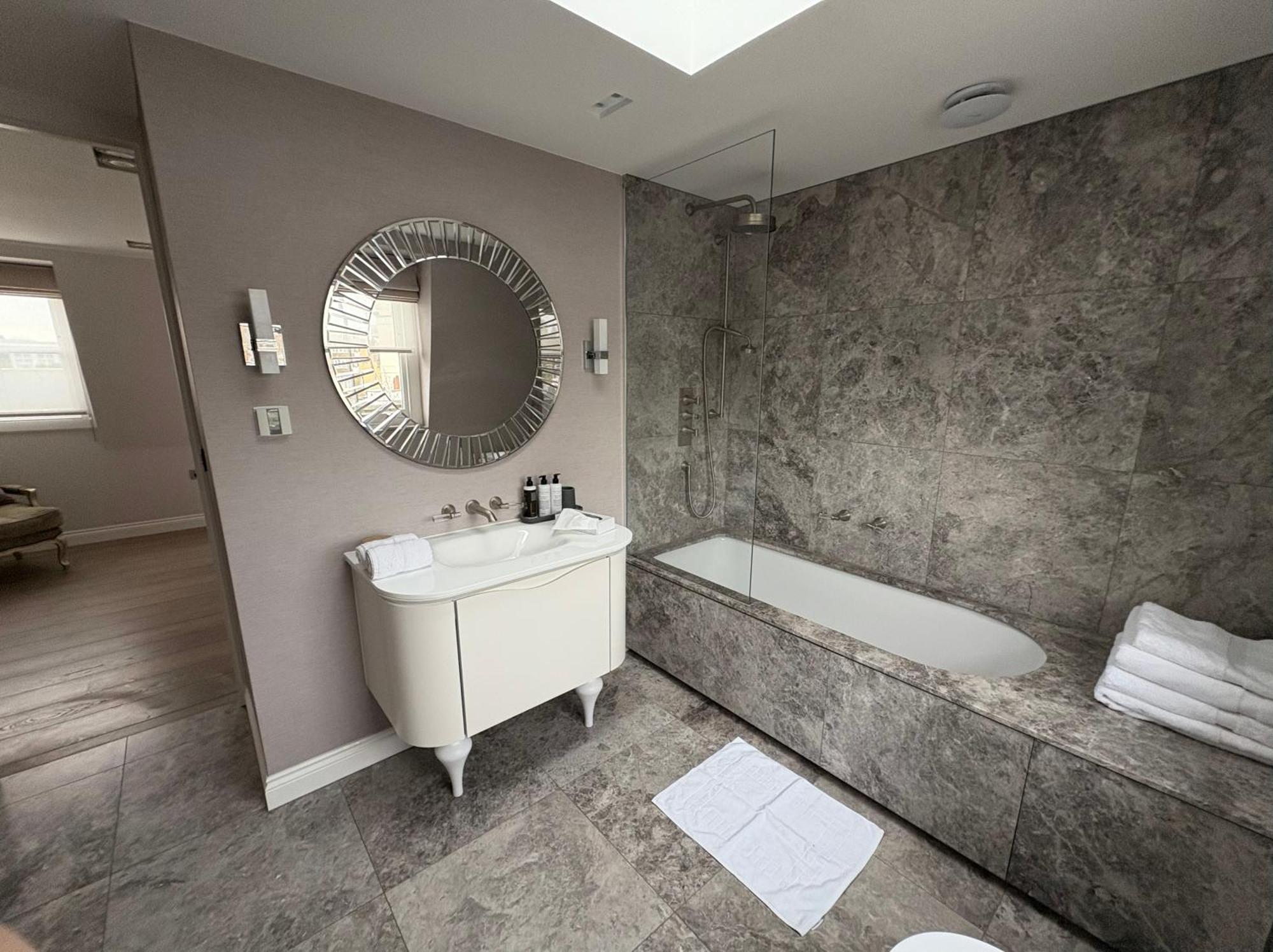 Luxury 4 Bedrooms 5 Baths 2 Receptions Family House With Garden Chelsea Londres