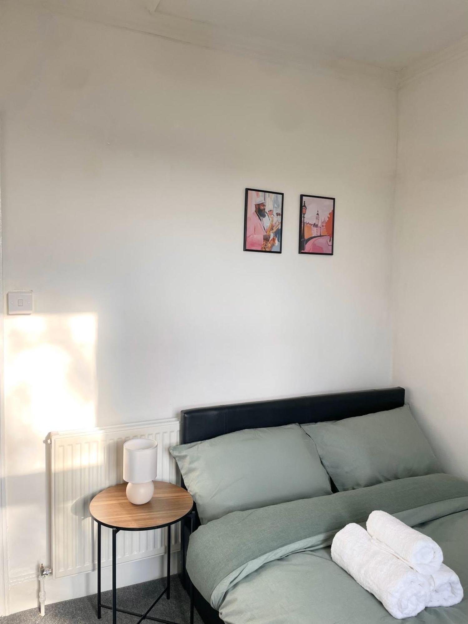 Casa de hóspedes Cosy Double A Stones Throw From Wembley Stadium *