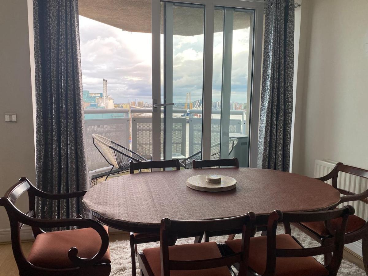 2 Bedroom By The River Thames Londres
