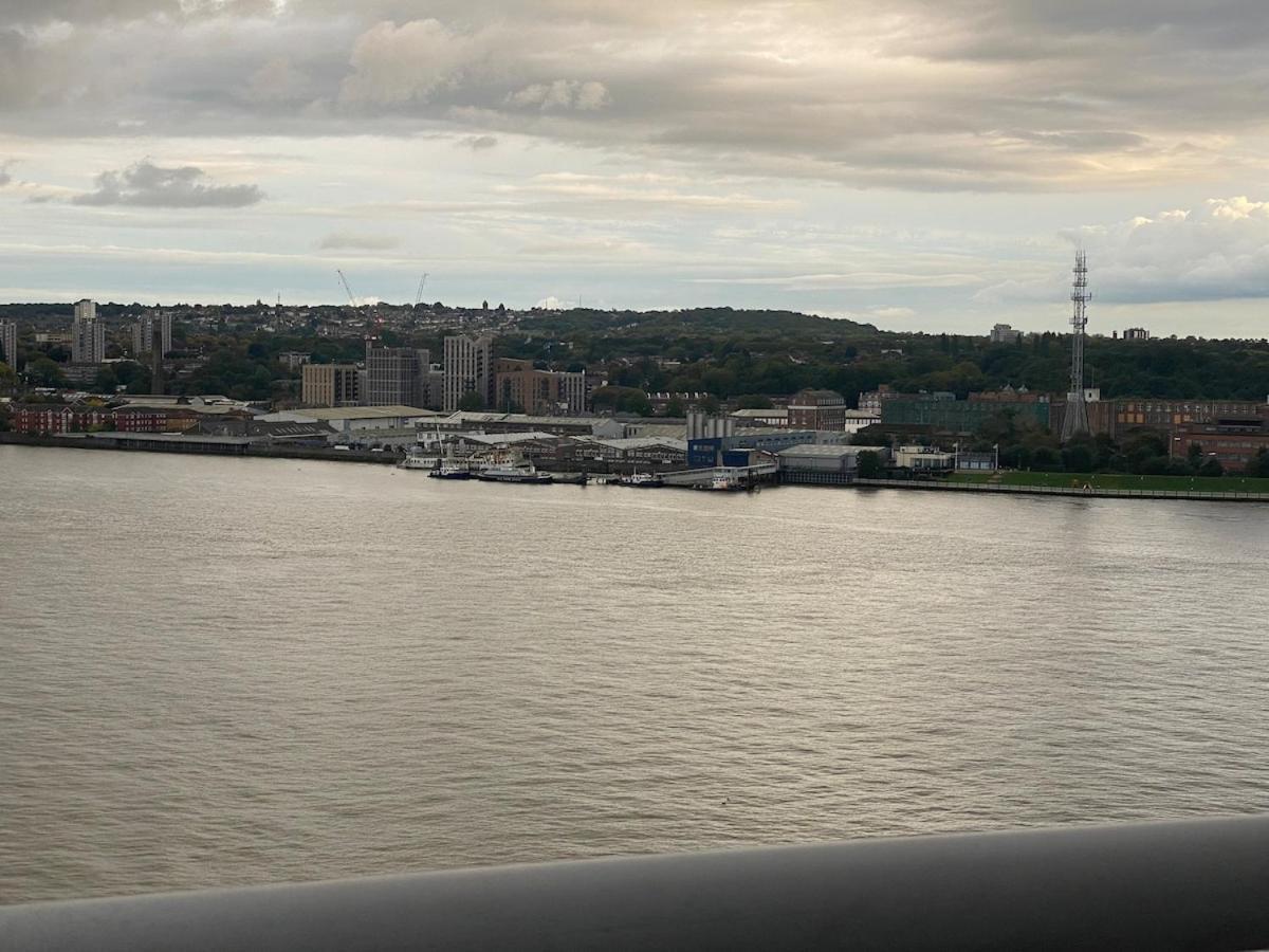 2 Bedroom By The River Thames Londres