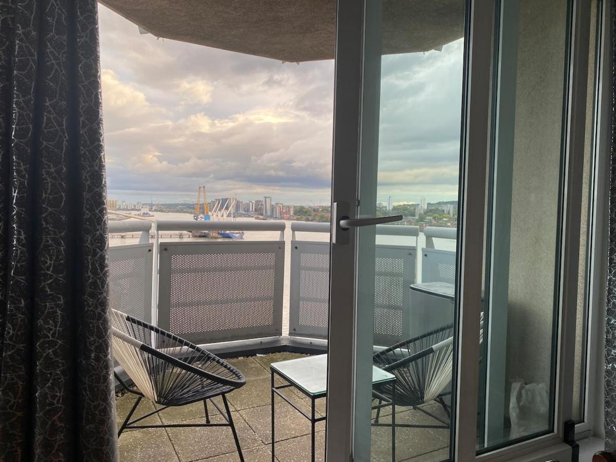 2 Bedroom By The River Thames * Londres