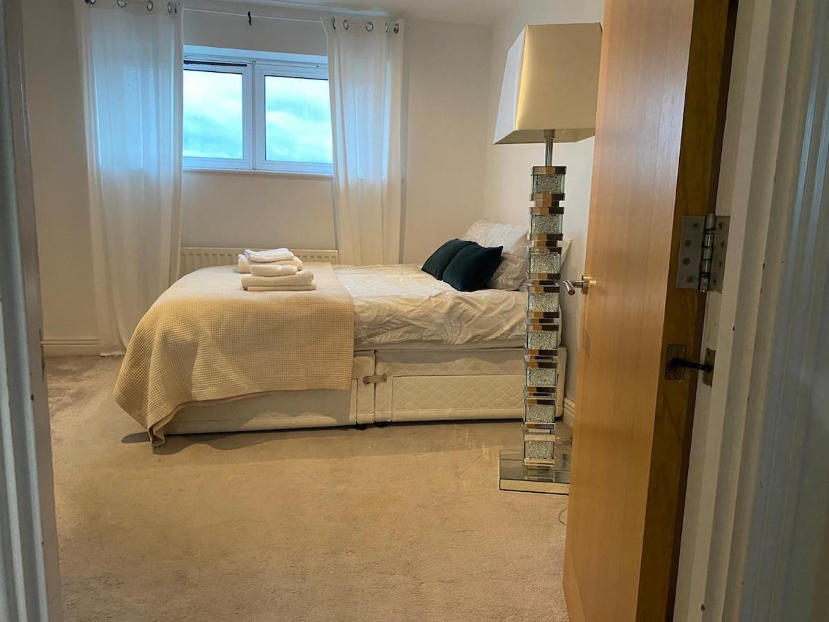 Apartamento 2 Bedroom By The River Thames Londres