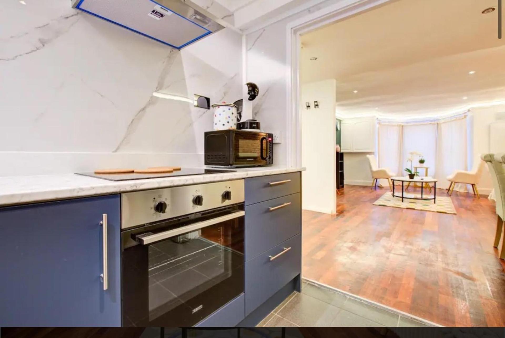 Beautiful Oasis 1 Bed Sleeps 3 Apartment