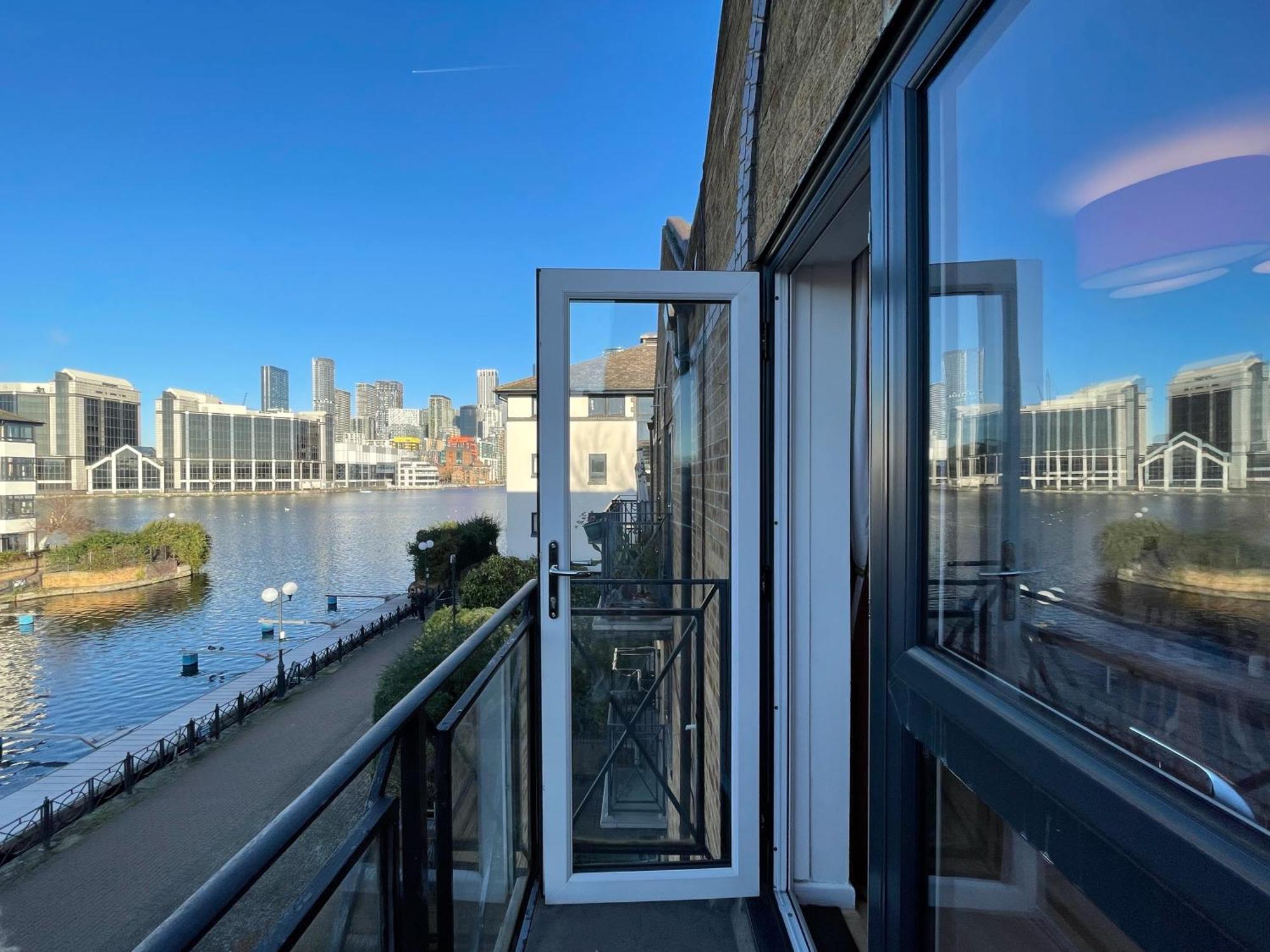 Canary Wharf Waterside Flat London