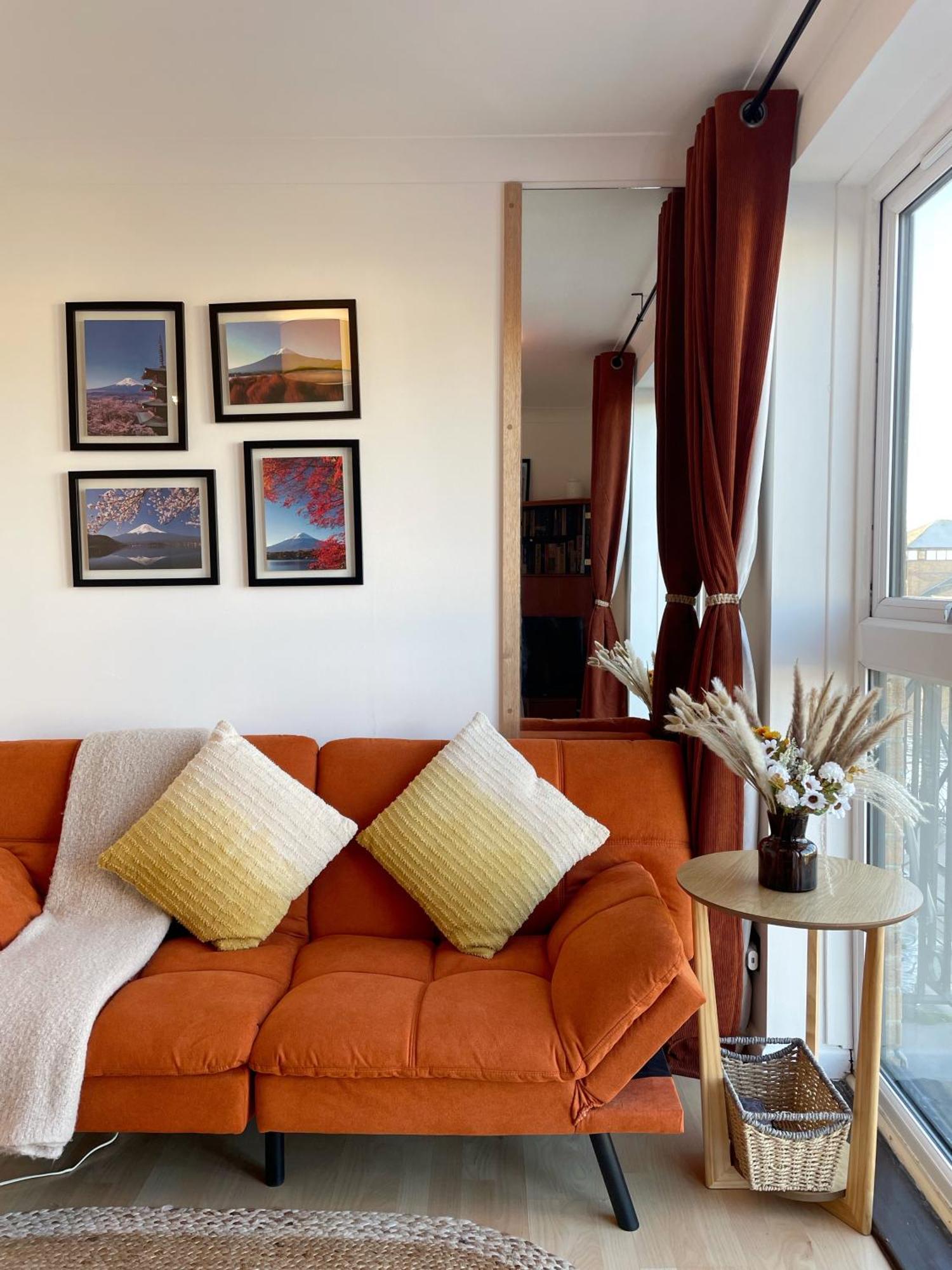 Canary Wharf Waterside Flat * London