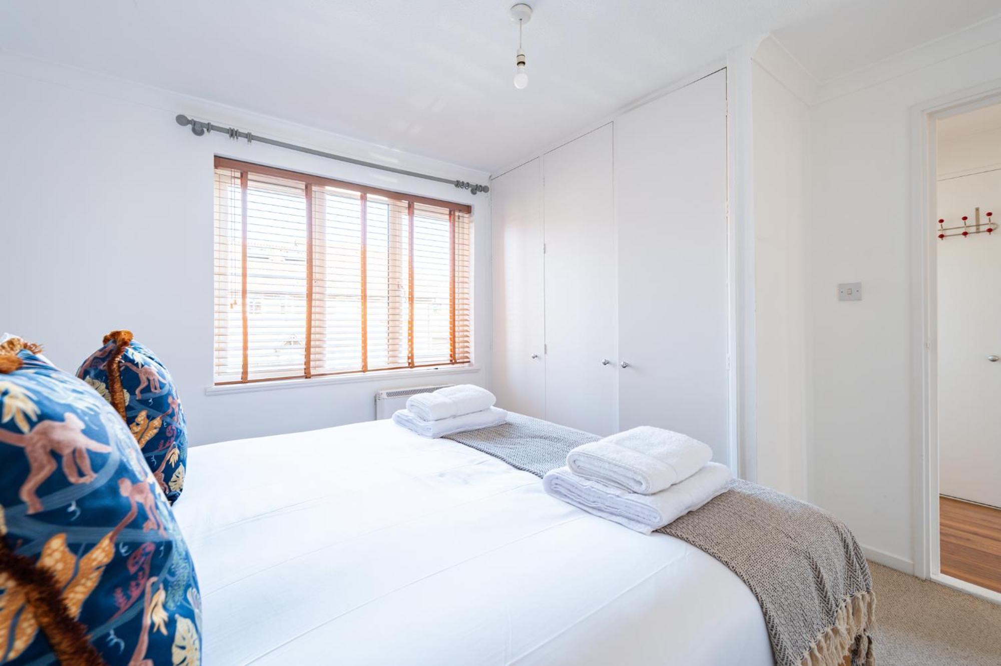 Apartment Capital Modern Two Bedroom In Wimbledon London