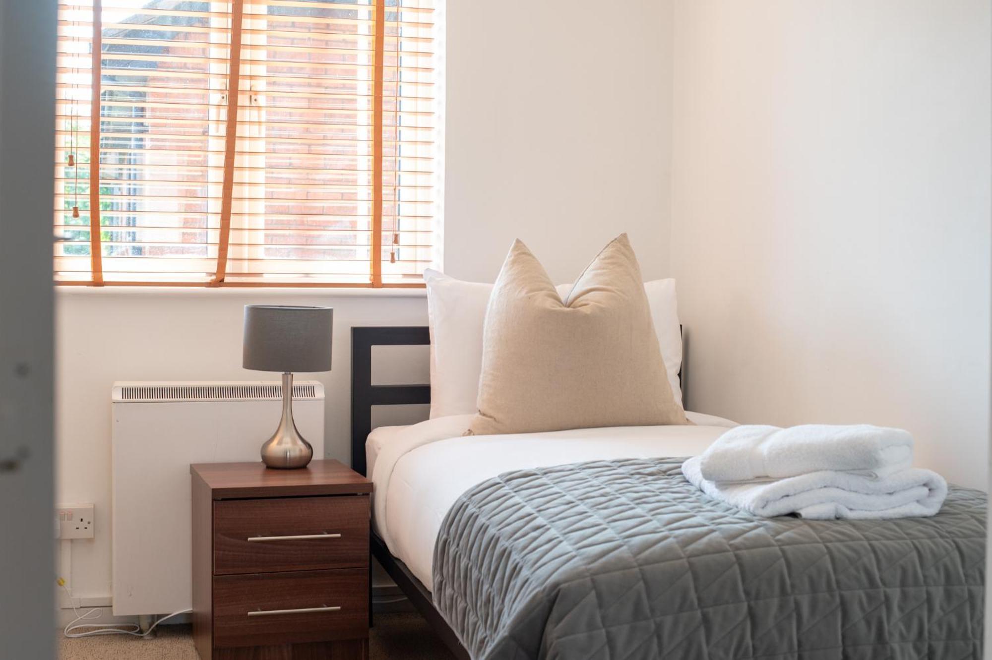 Capital Modern Two Bedroom In Wimbledon Apartment