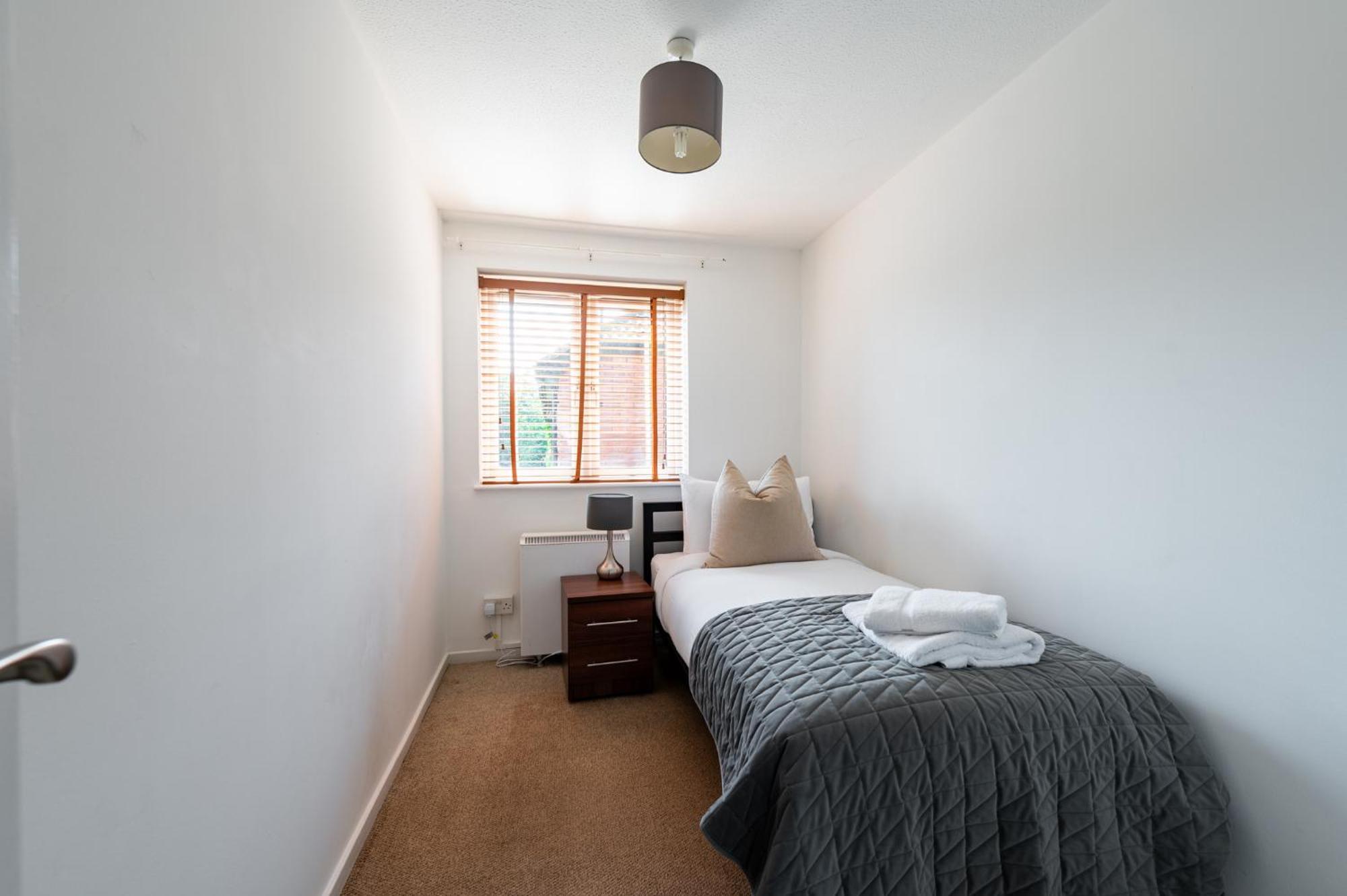 Capital Modern Two Bedroom In Wimbledon