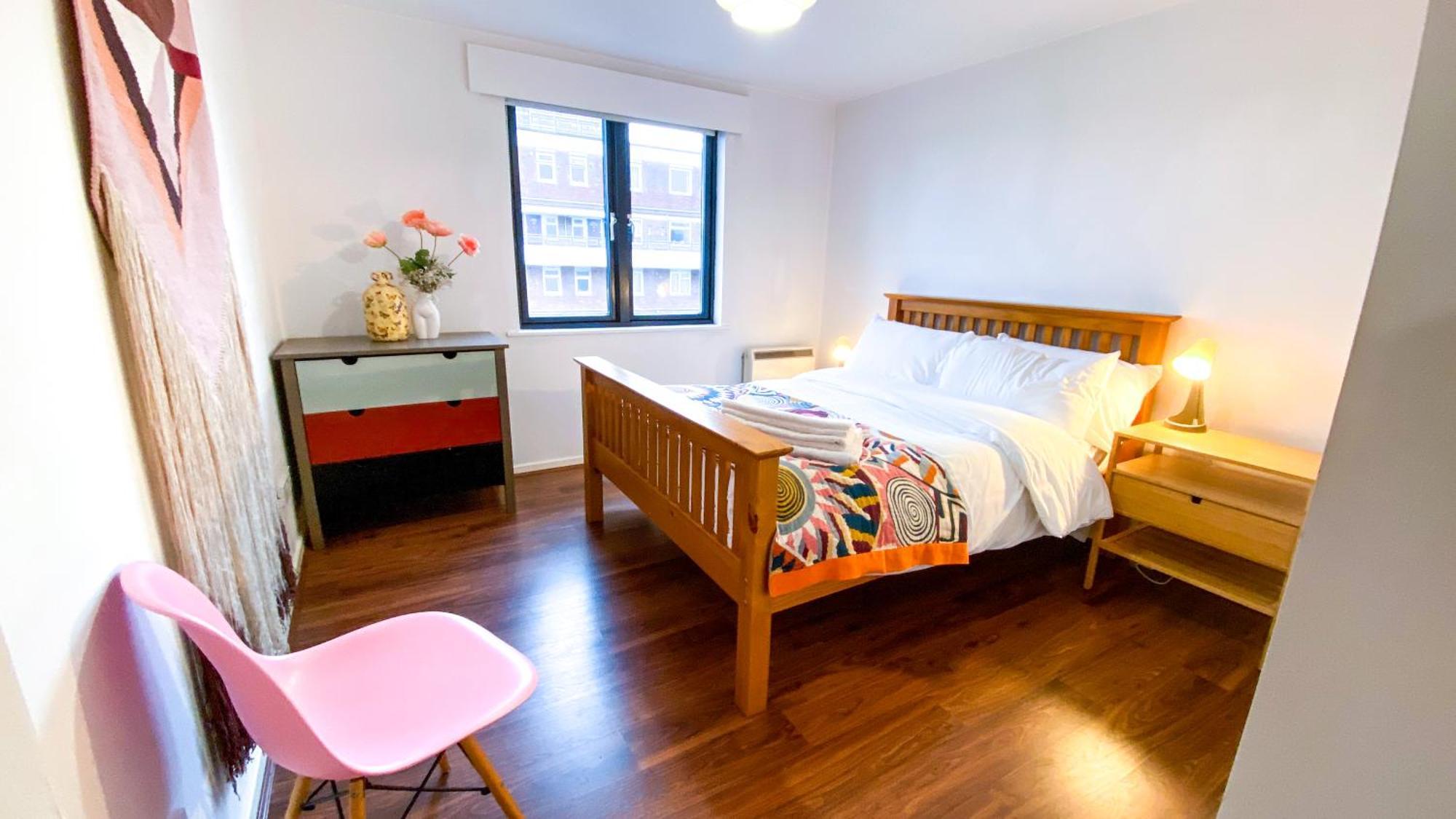 2 Bed Shoreditch With Parking Apartment