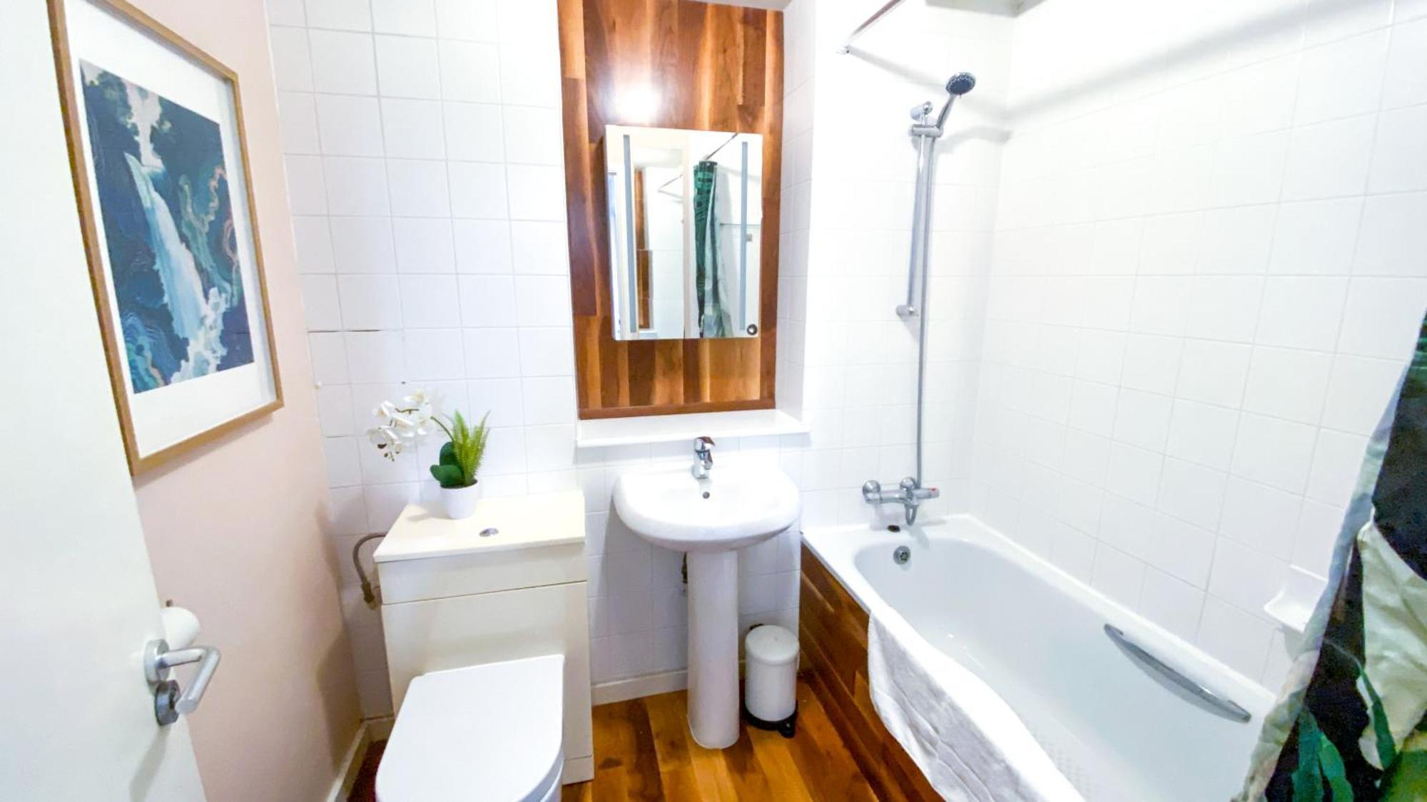 2 Bed Shoreditch With Parking Apartment *