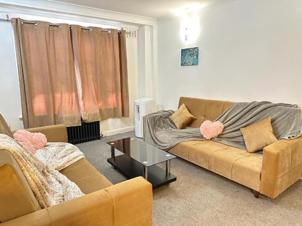 Hyde Park Comfortable Family Apartment