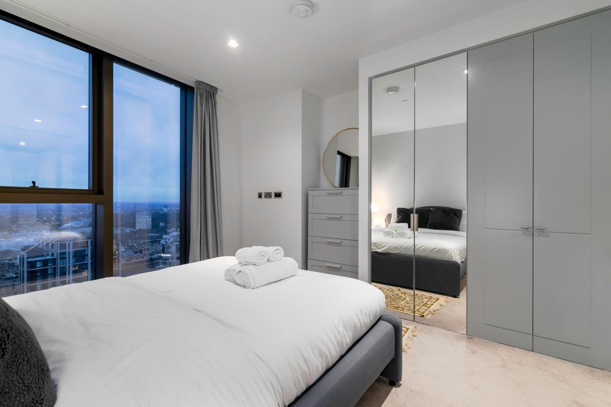 Luxury 2-bed Next To Hyde Park Apartment London