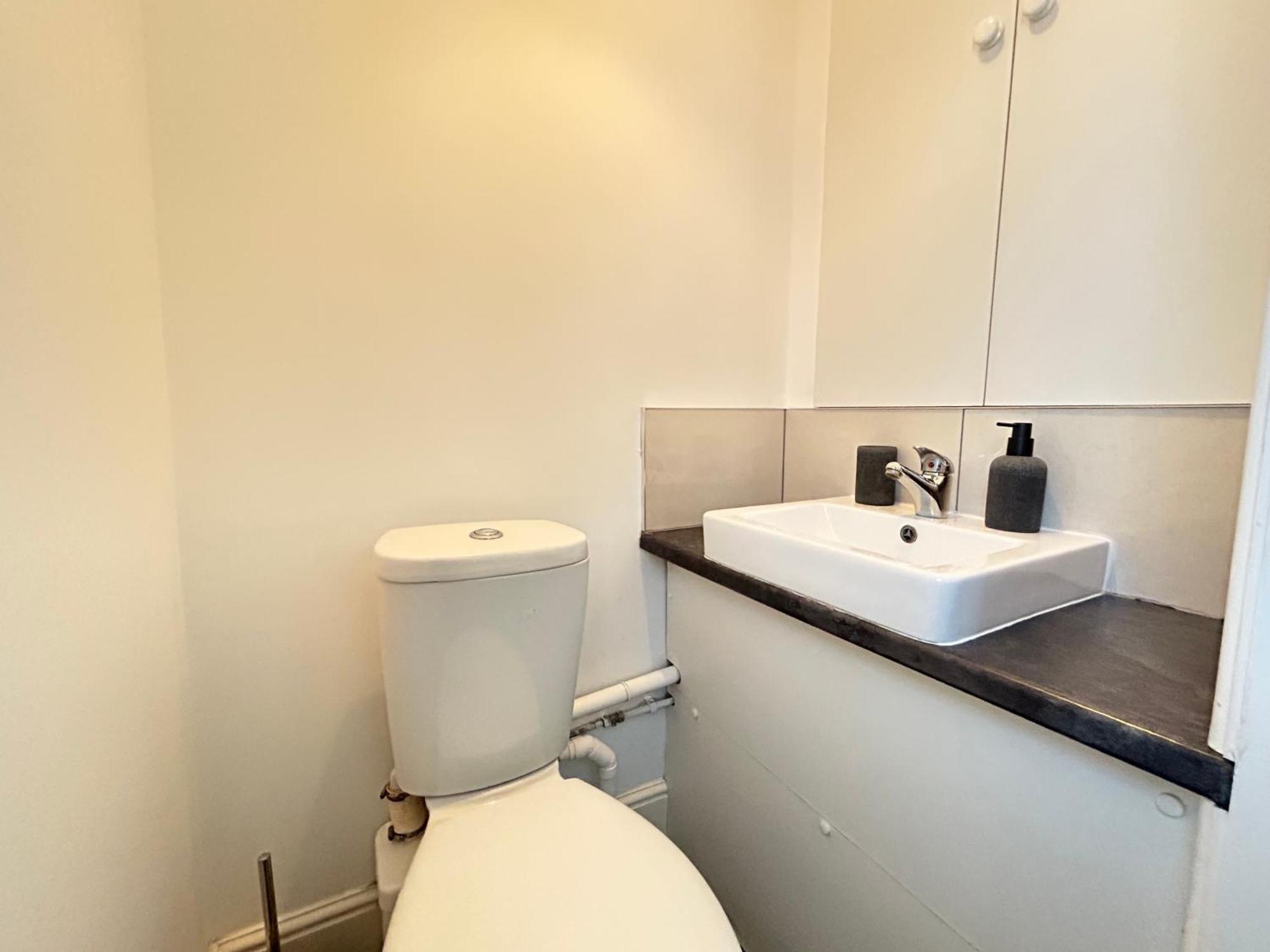 Cozy 3 Bed Near Greenwich Fast Wifi & Free Parking * London