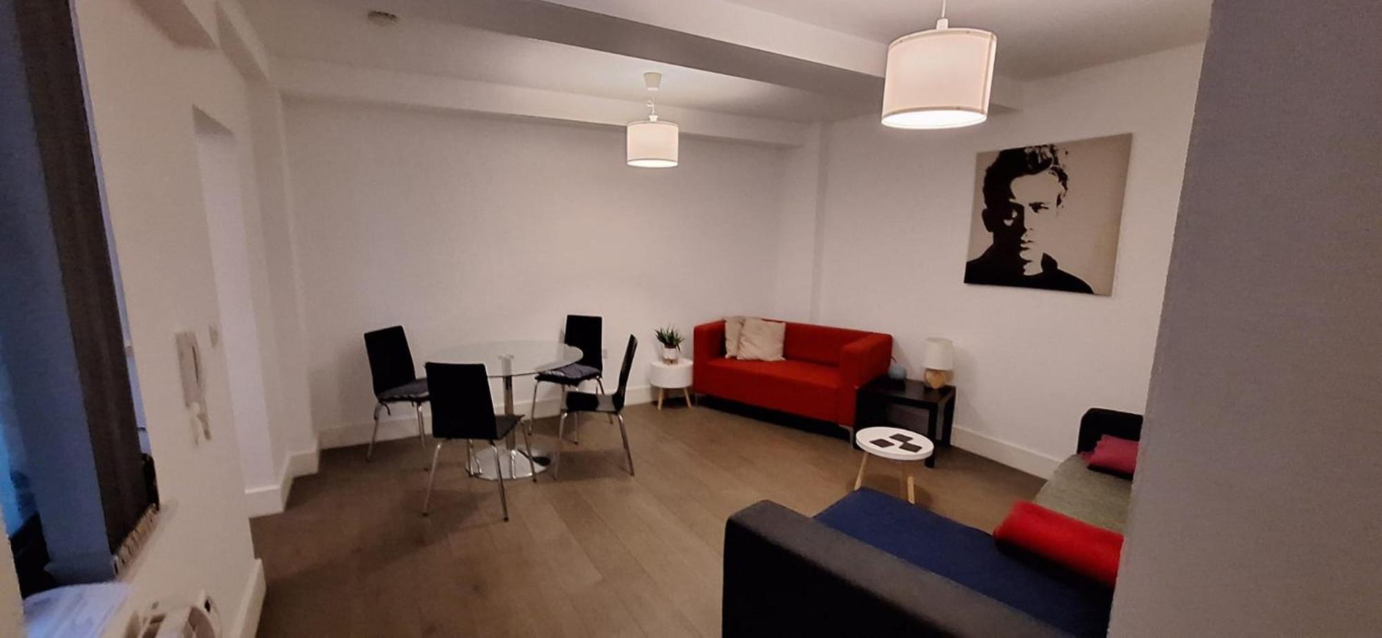 Cozy En-suite In In Shared Flat Homestay