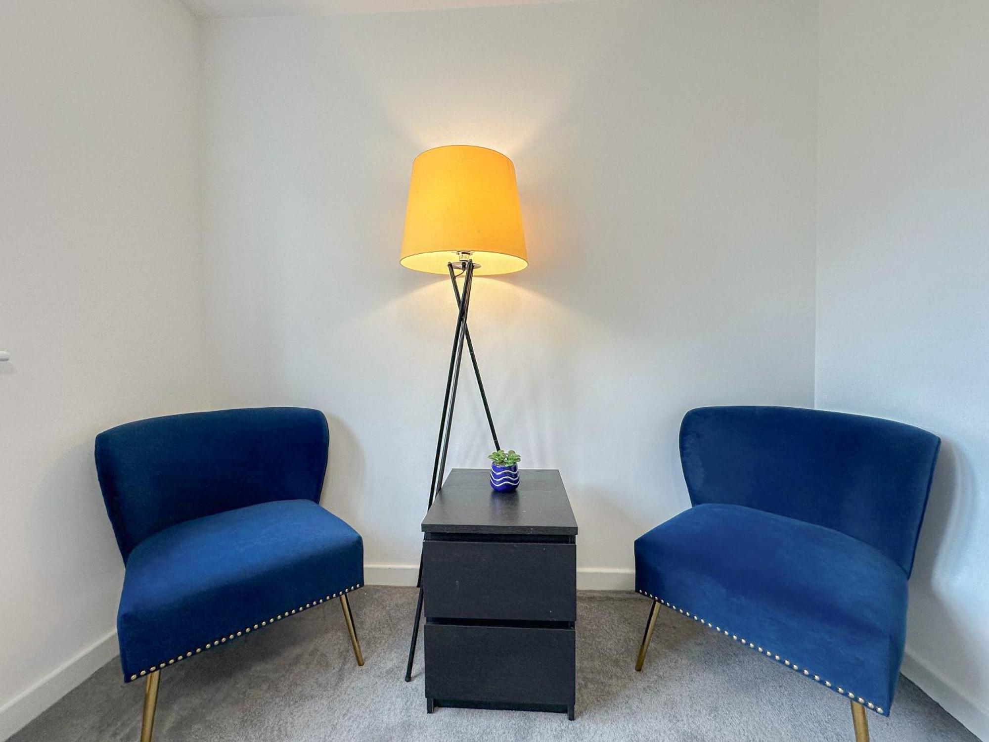 Apartment Cozy 2-bedroom Flat With Private Balcony Near Islington Station, Canonbury *