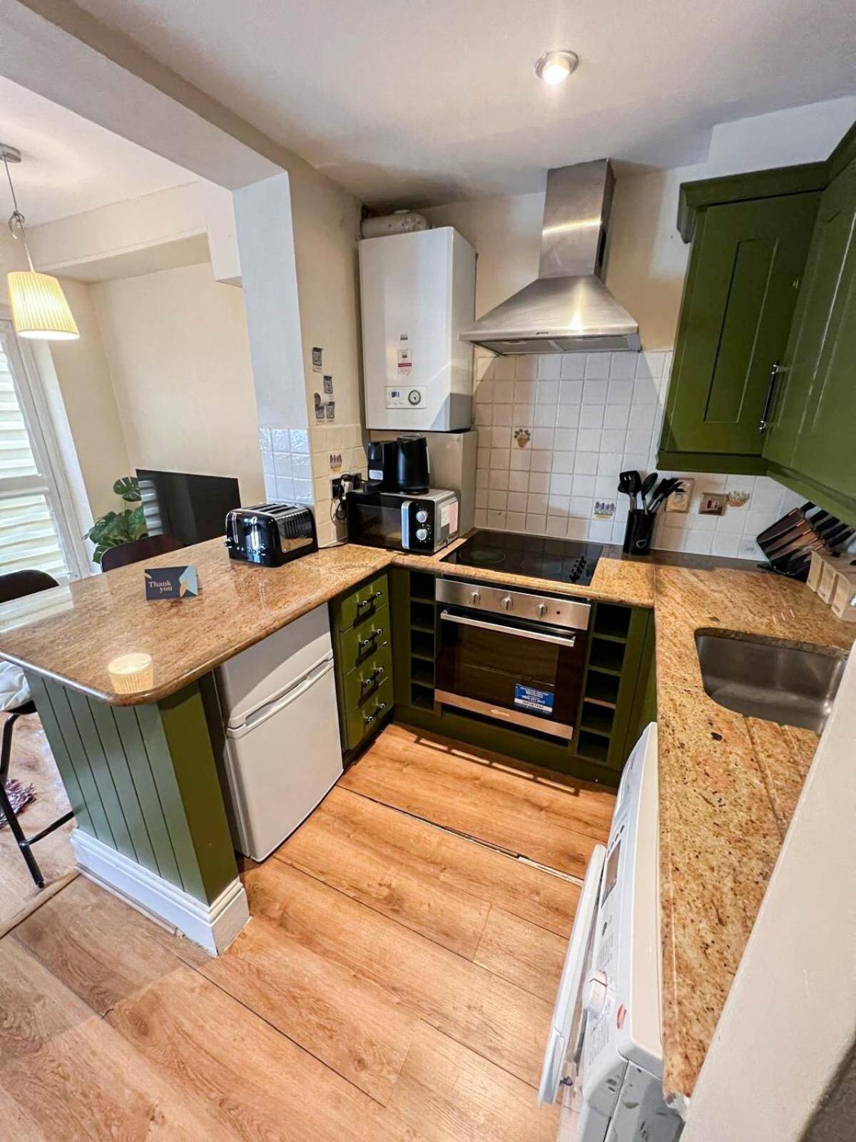 Cosy 1 Bedroom In Kensington, Shepherds Bush Apartment