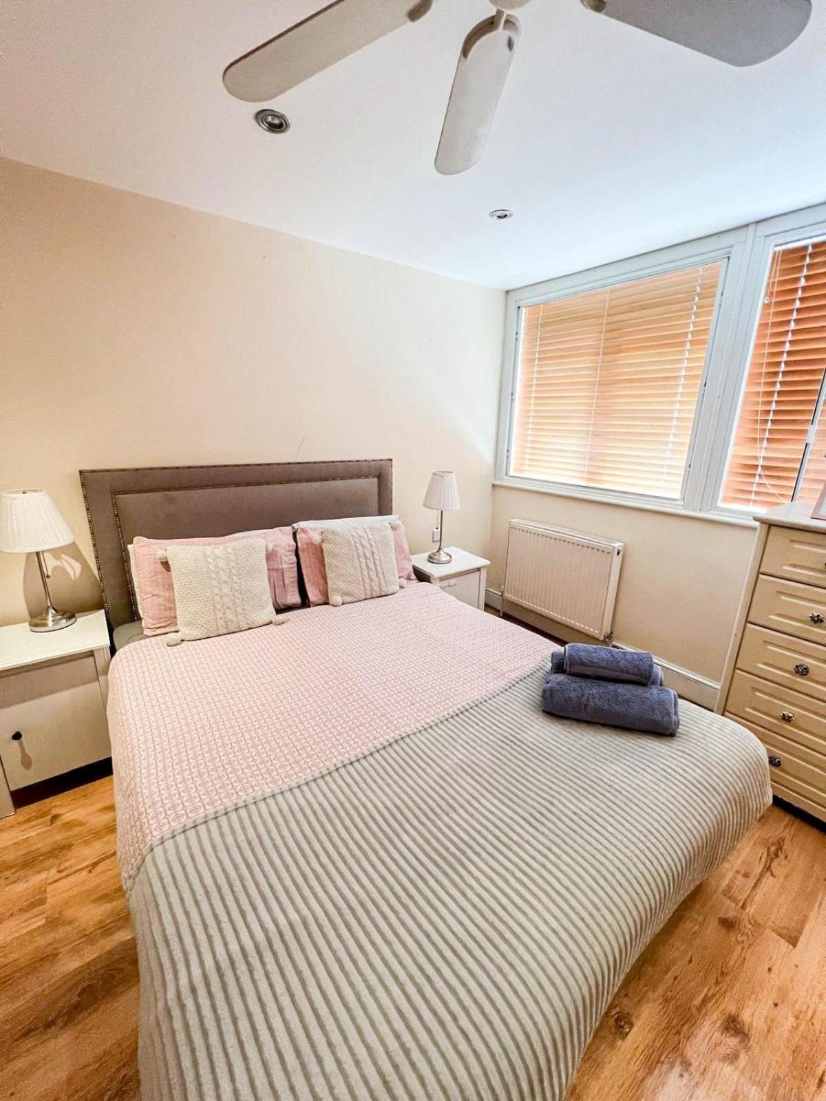 Cosy 1 Bedroom In Kensington, Shepherds Bush Apartment *