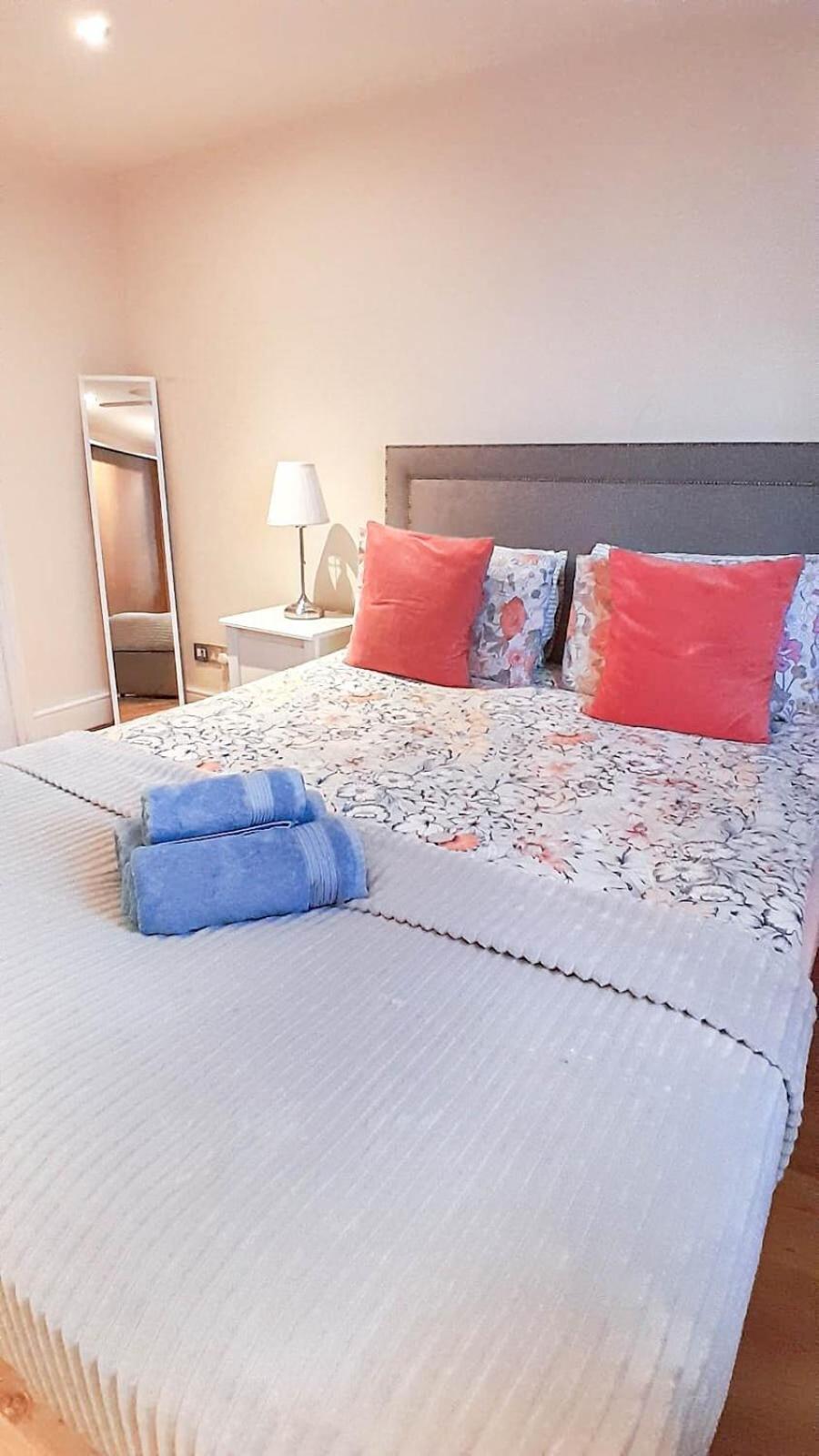 Cosy 1 Bedroom In Kensington, Shepherds Bush Apartment