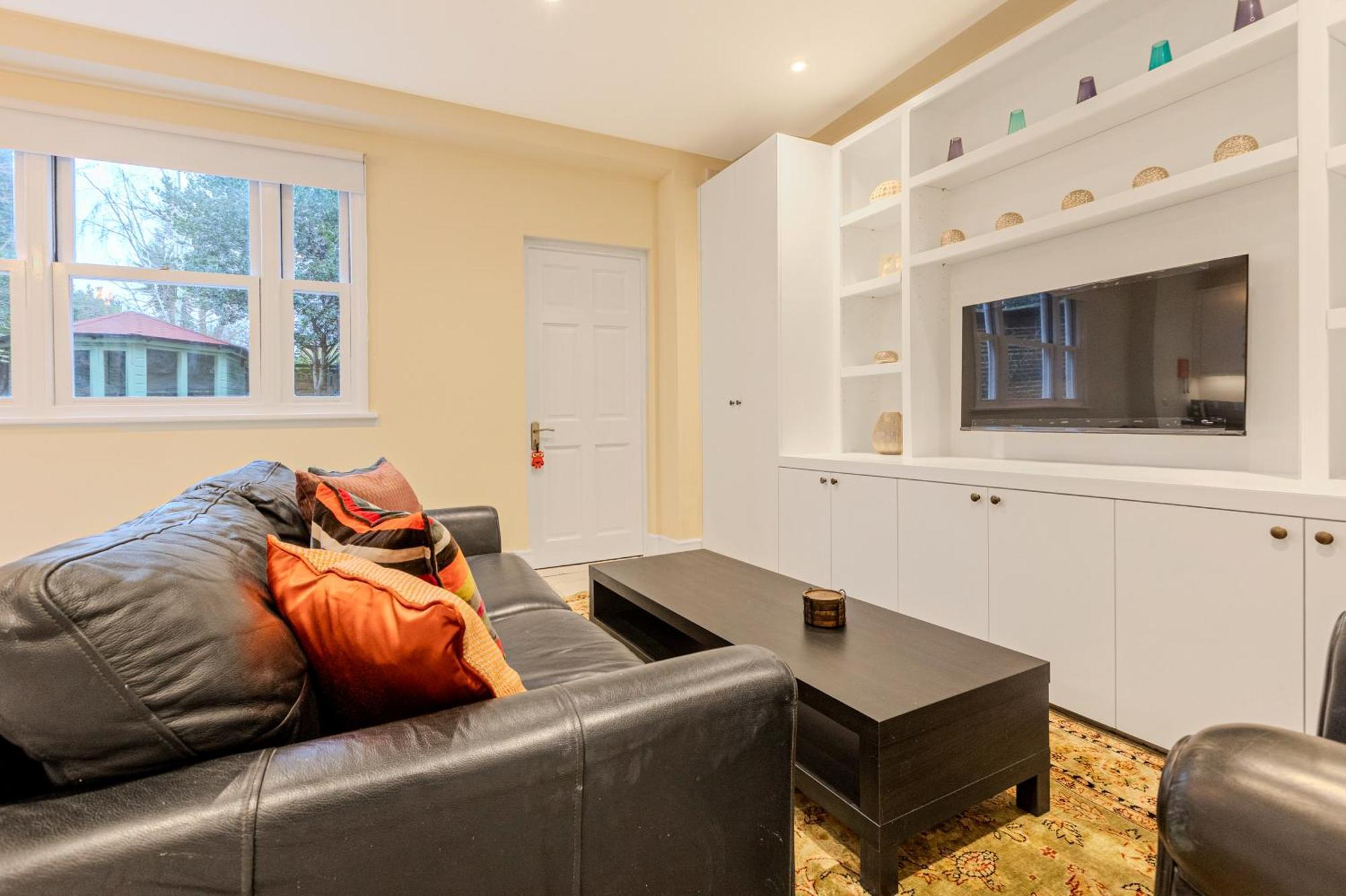 Charming 2br Flat W Garden, 10min Clapham South St * London