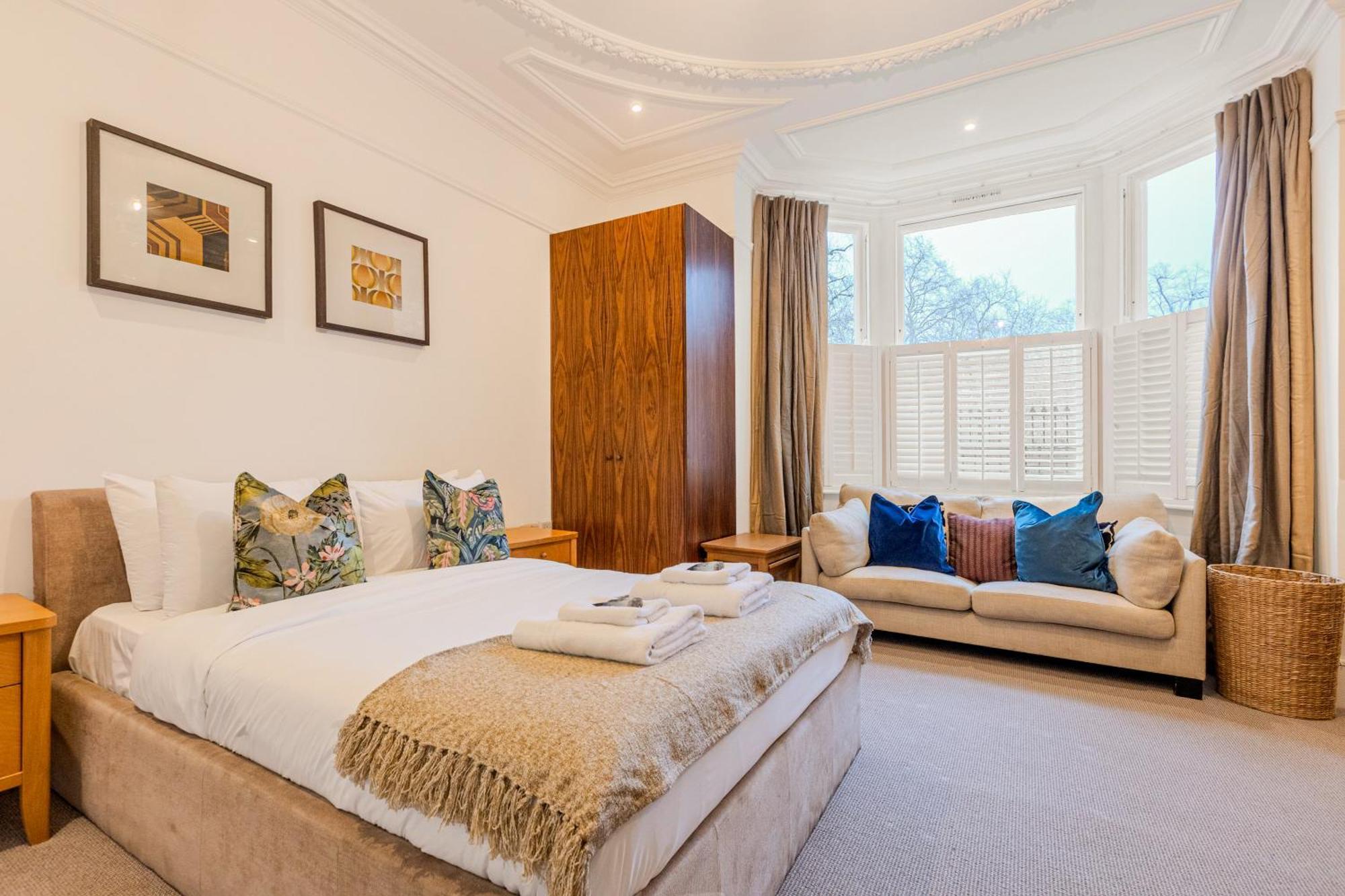 Charming 2br Flat W Garden, 10min Clapham South St Apartment London