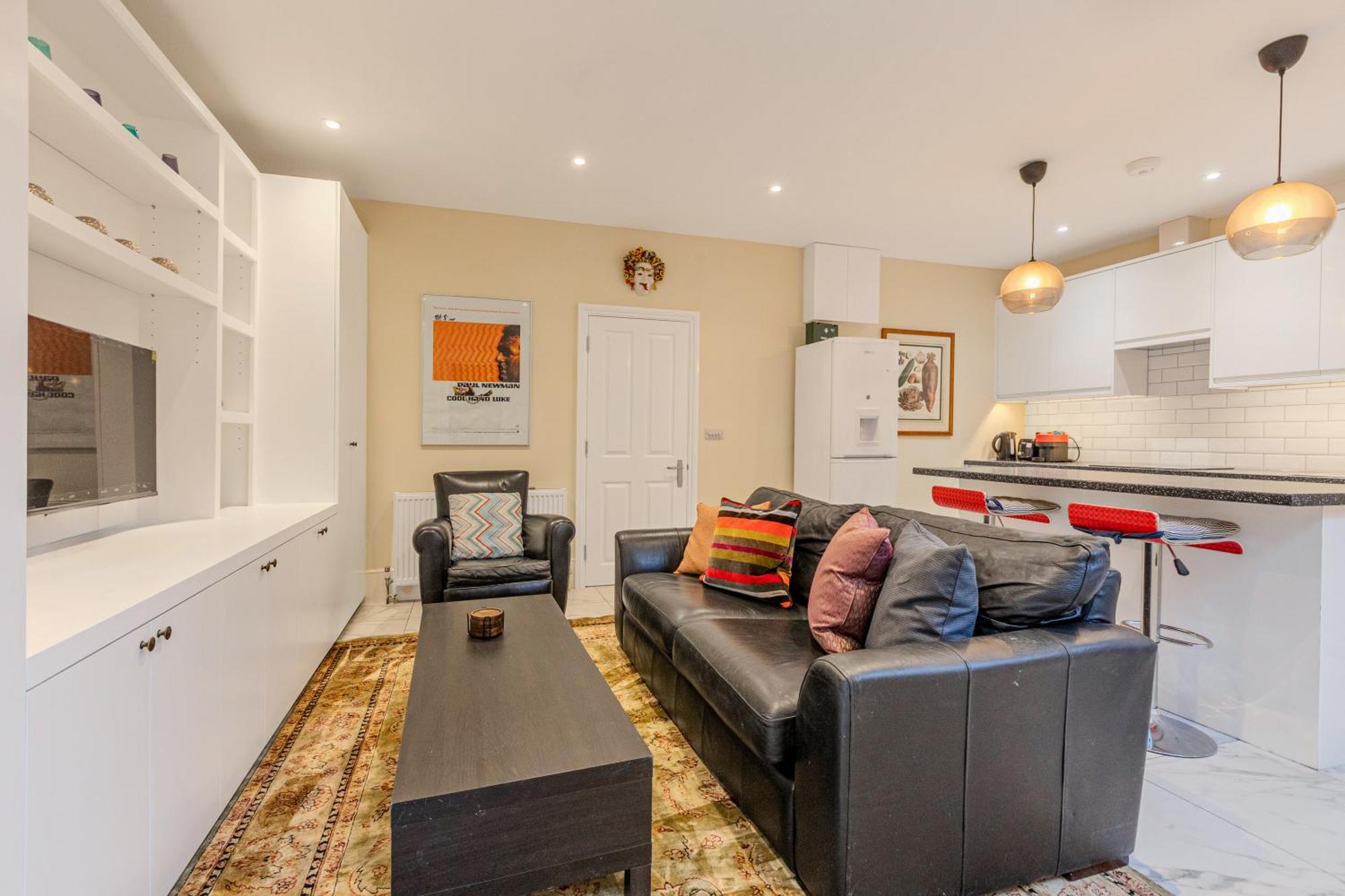 Charming 2br Flat W Garden, 10min Clapham South St Apartment