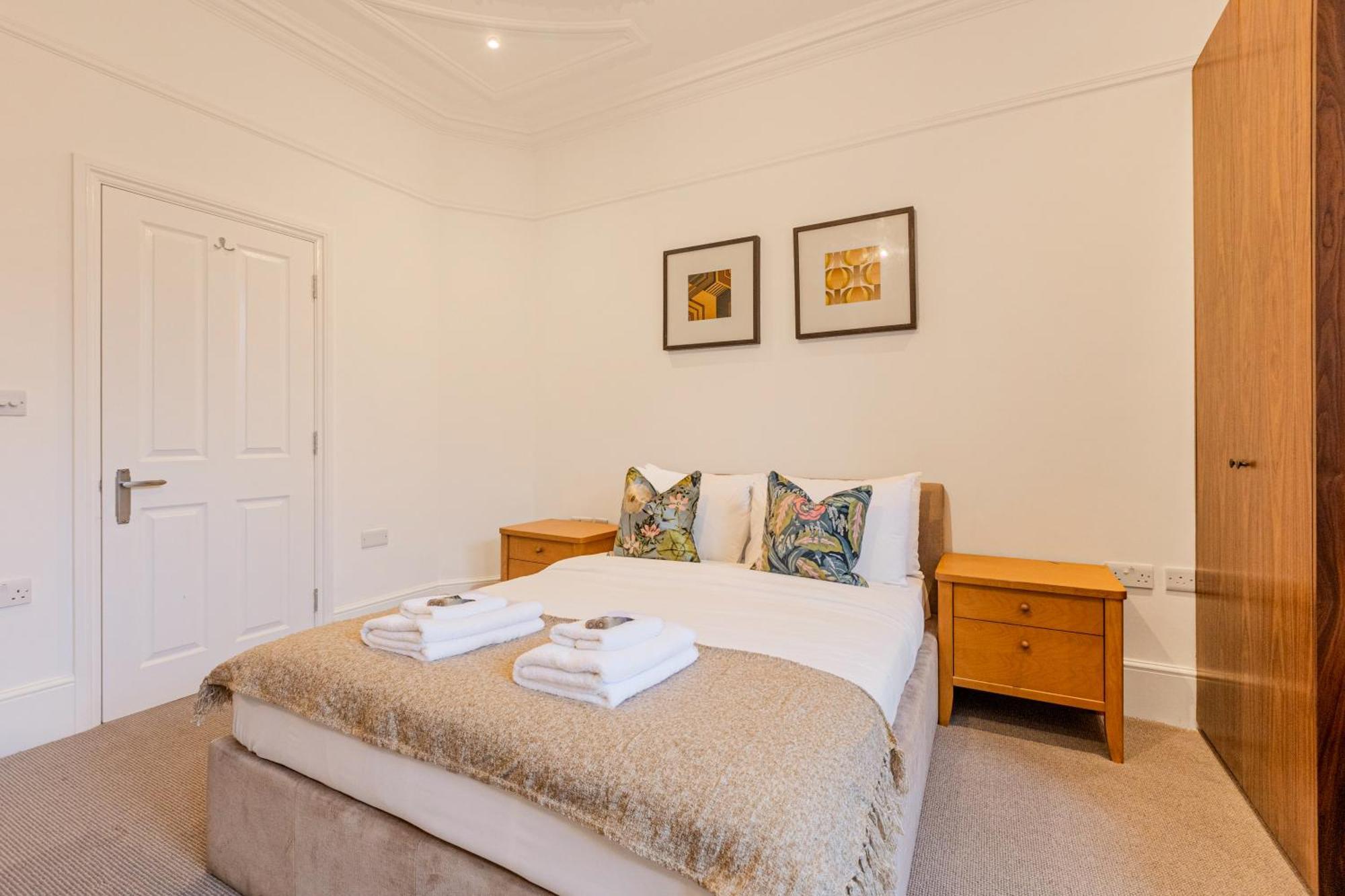 Apartment Charming 2br Flat W Garden, 10min Clapham South St London