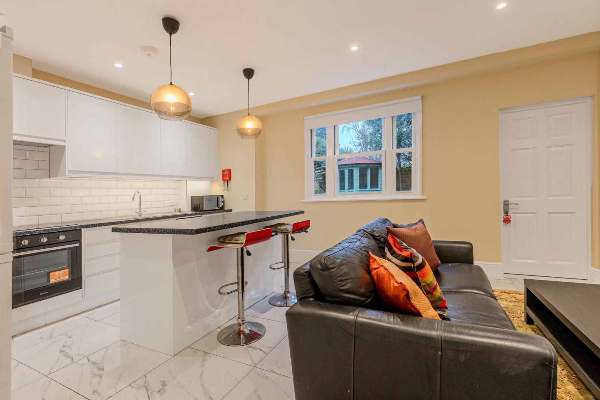 Charming 2br Flat W Garden, 10min Clapham South St *