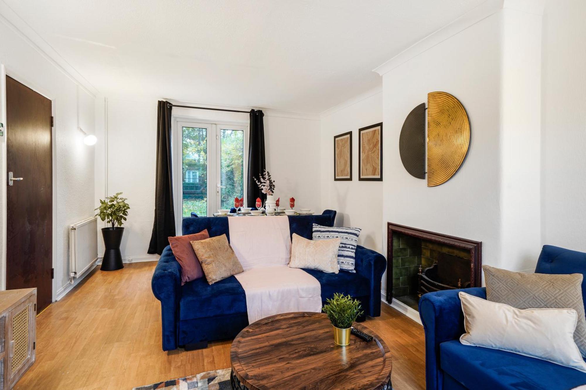 Boutique Shepherds Bush Abode-garden-sleeps 12 *