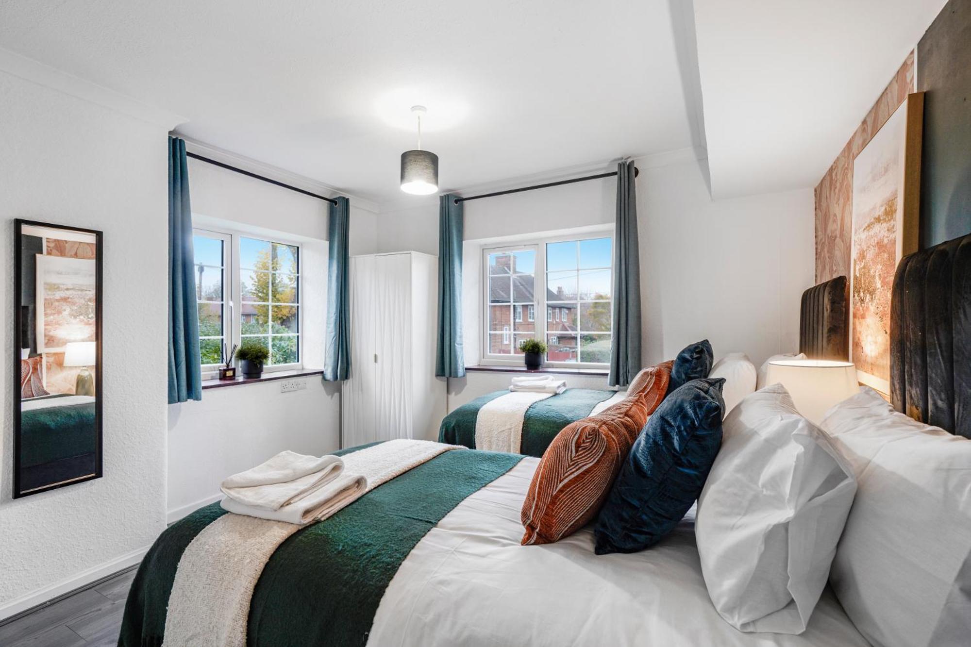 Holiday home Boutique Shepherds Bush Abode-garden-sleeps 12 *