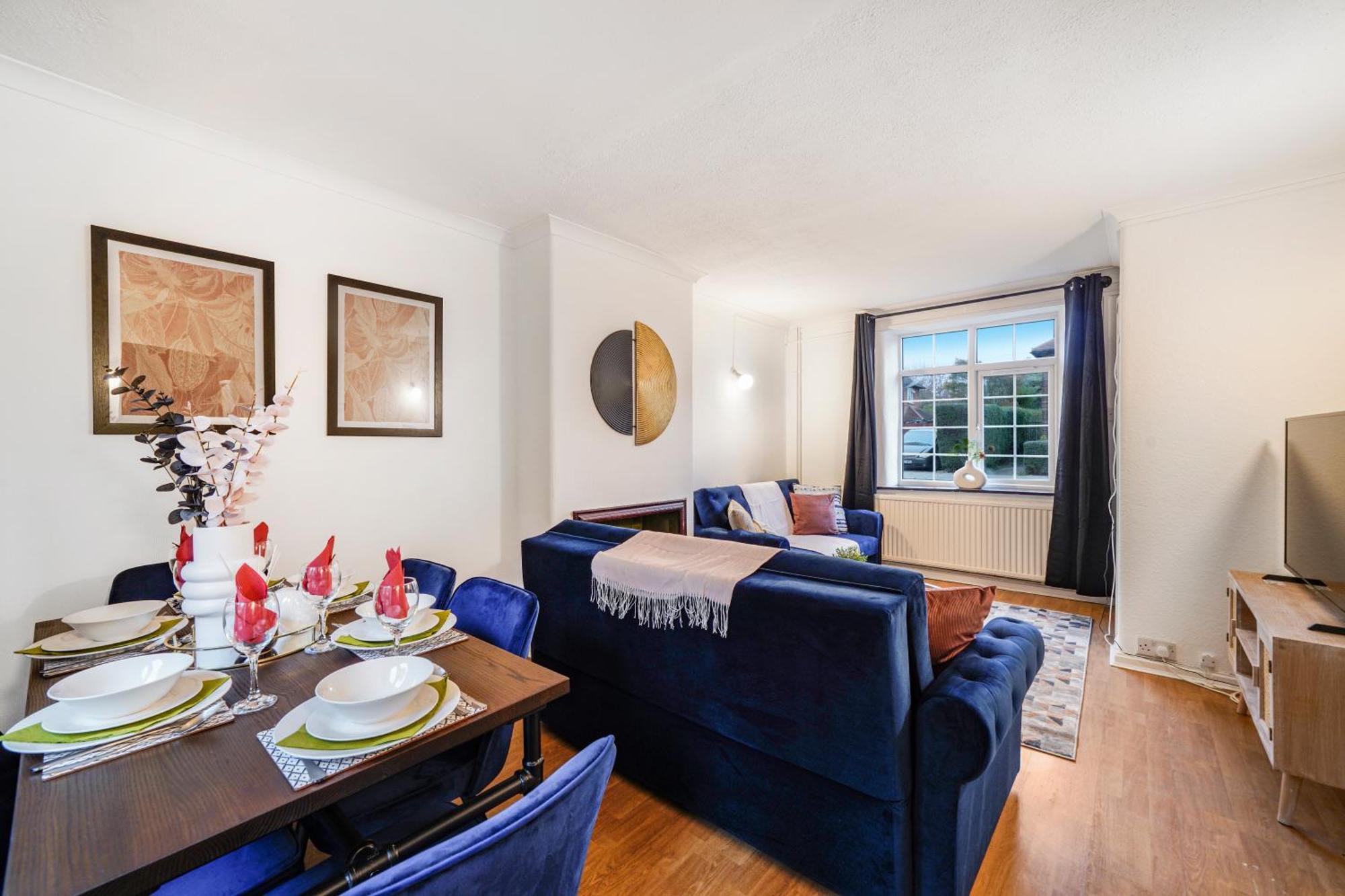 Boutique Shepherds Bush Abode-garden-sleeps 12 Holiday home