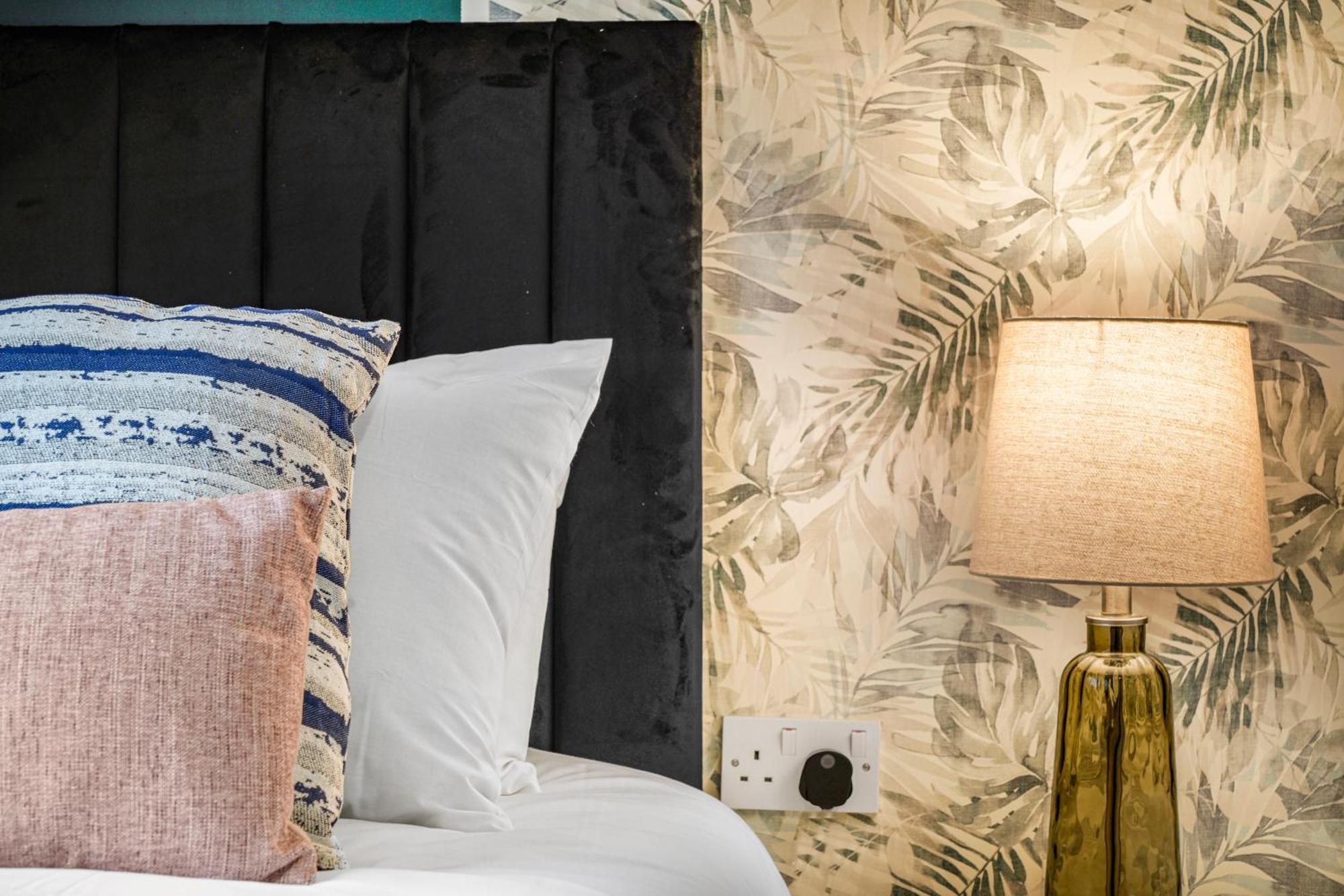 Holiday home Boutique Shepherds Bush Abode-garden-sleeps 12