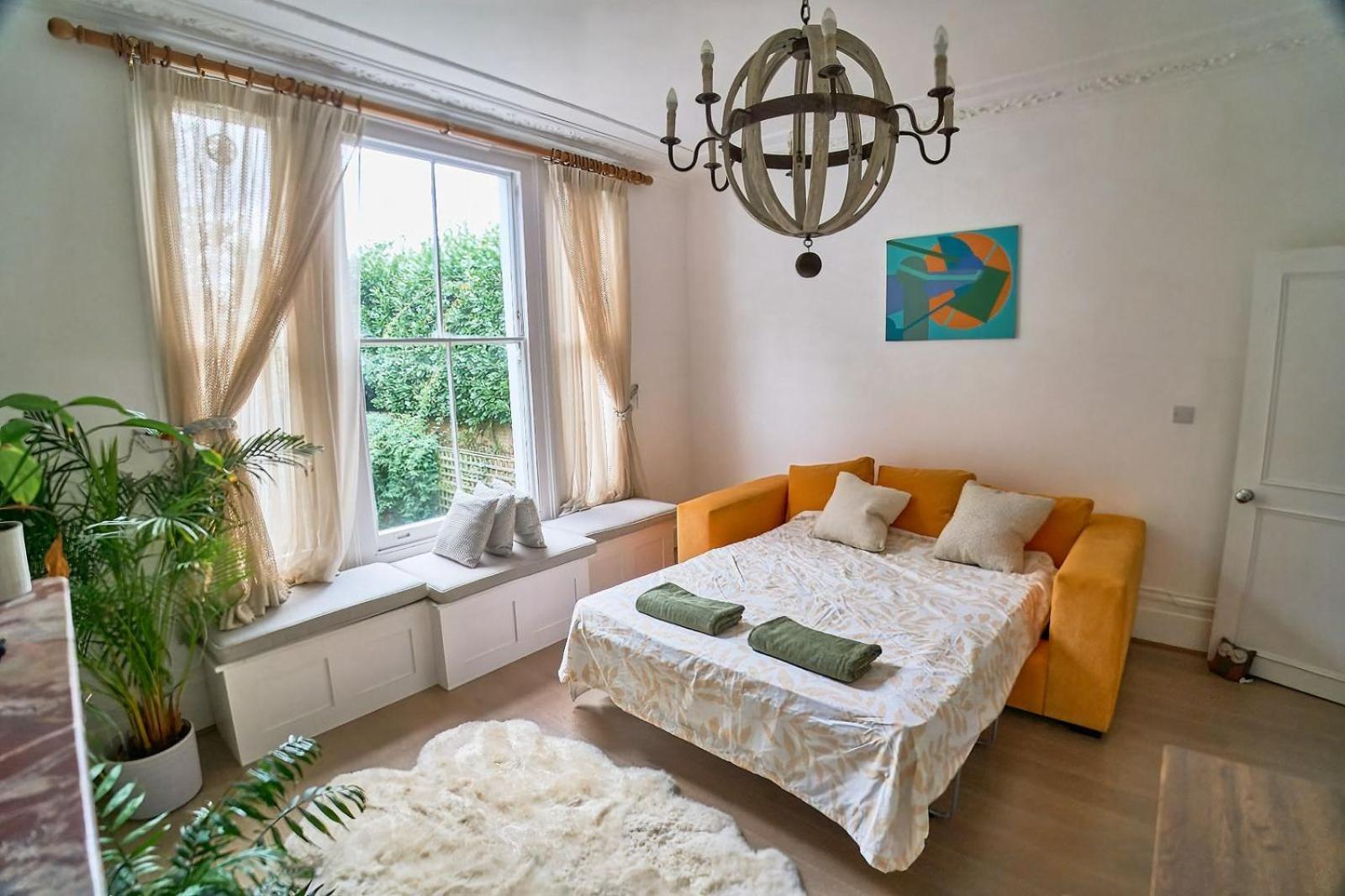 Bright Cozy Garden Retreat W Fast Wifi & 5min To Tube Subway Metro & Close To Park & Street Parking P4p Apartment