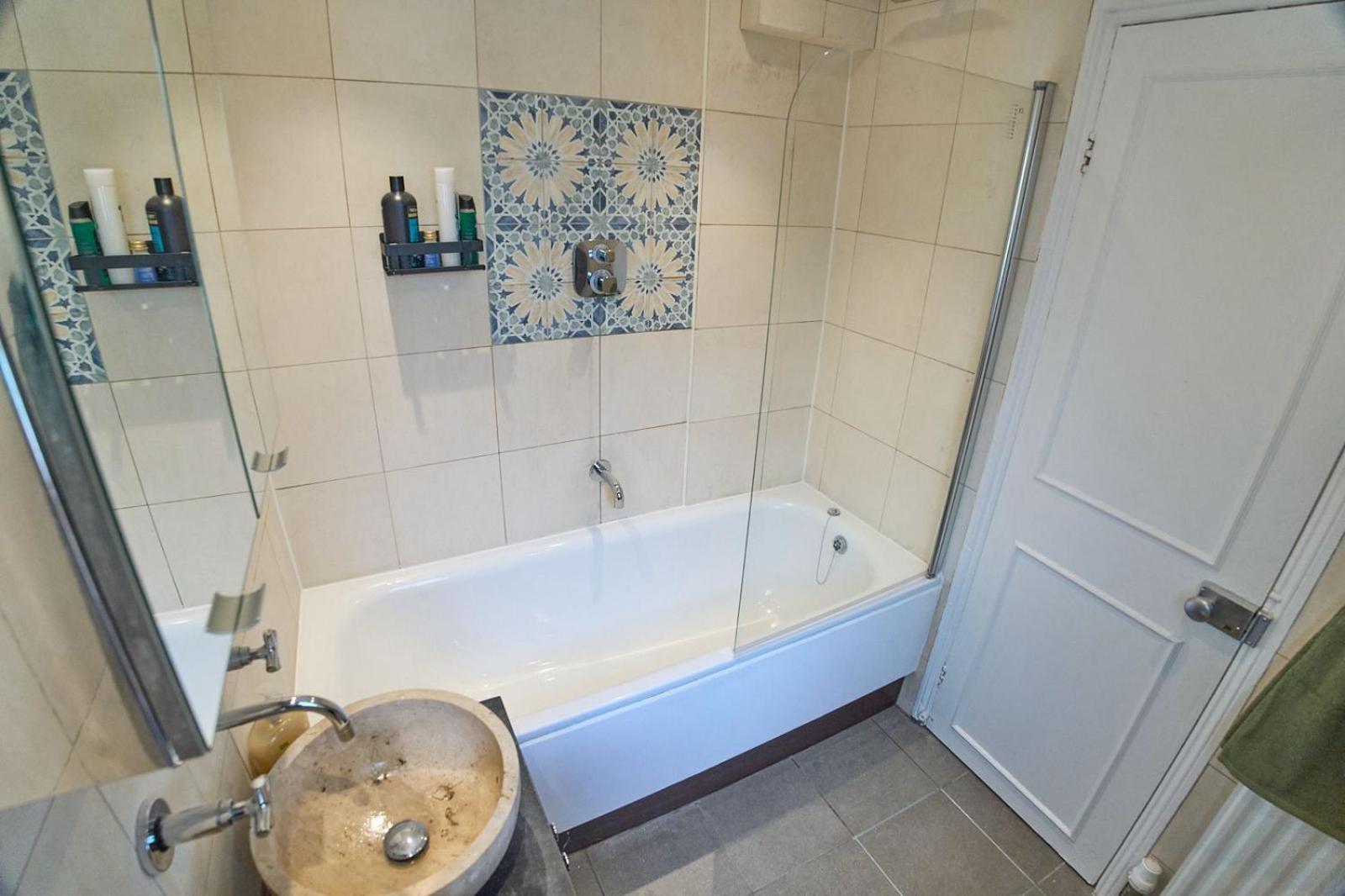 Bright Cozy Garden Retreat W Fast Wifi & 5min To Tube Subway Metro & Close To Park & Street Parking P4p Apartment *