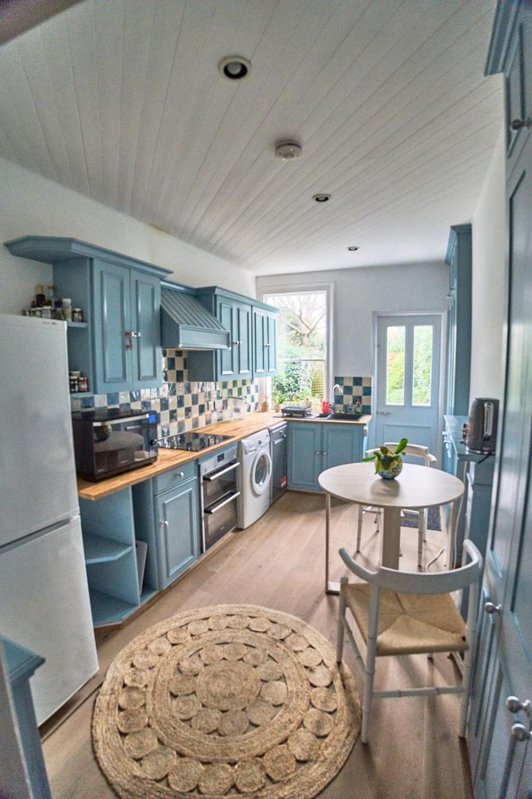 Bright Cozy Garden Retreat W Fast Wifi & 5min To Tube Subway Metro & Close To Park & Street Parking P4p Apartment London