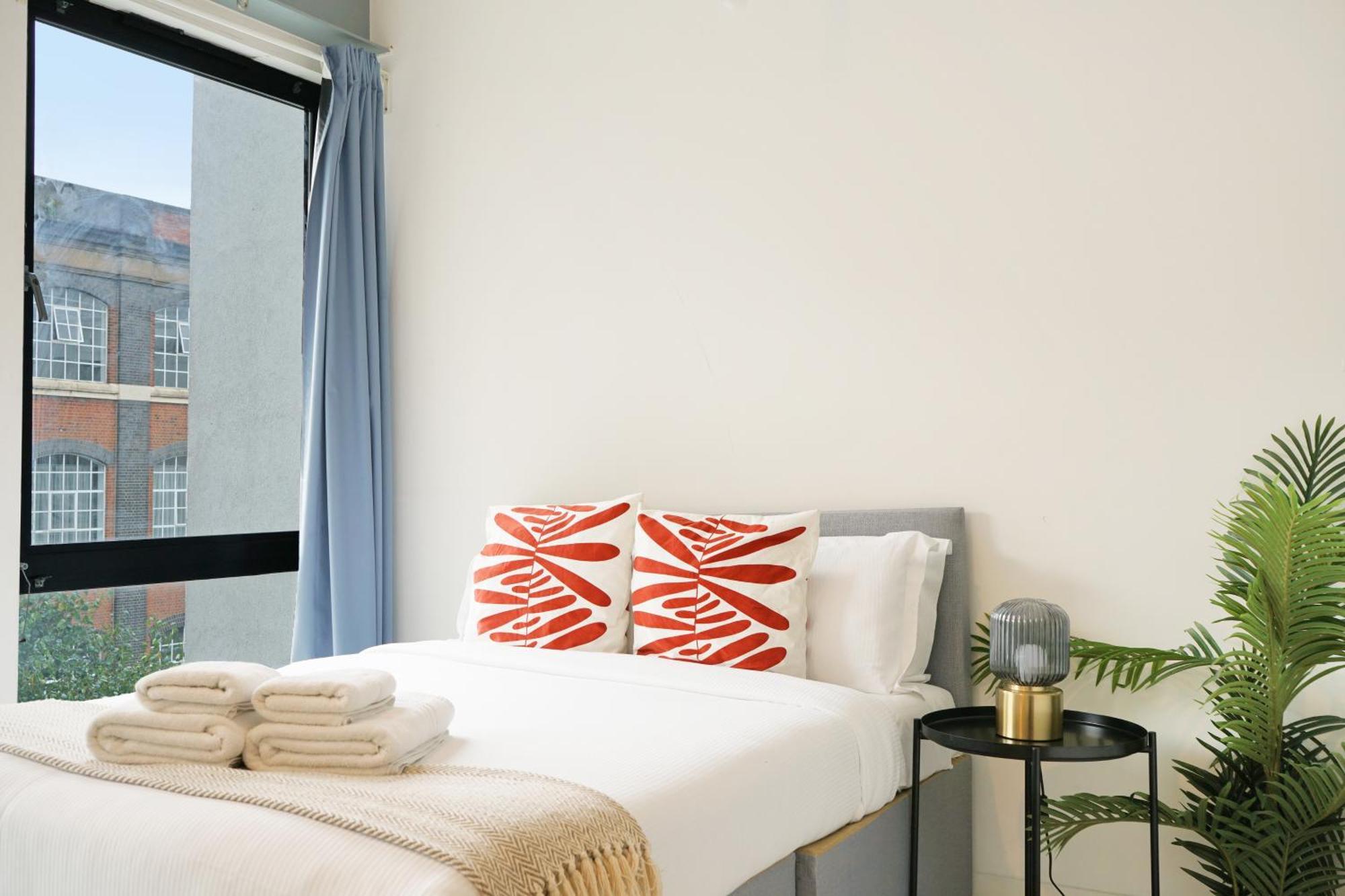 Apartment Modern Two Bed London