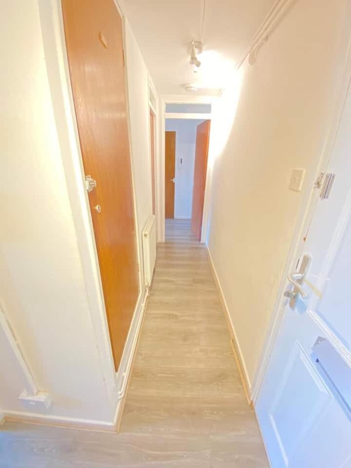 1 Bedroom In Woolwich With Free Parking London