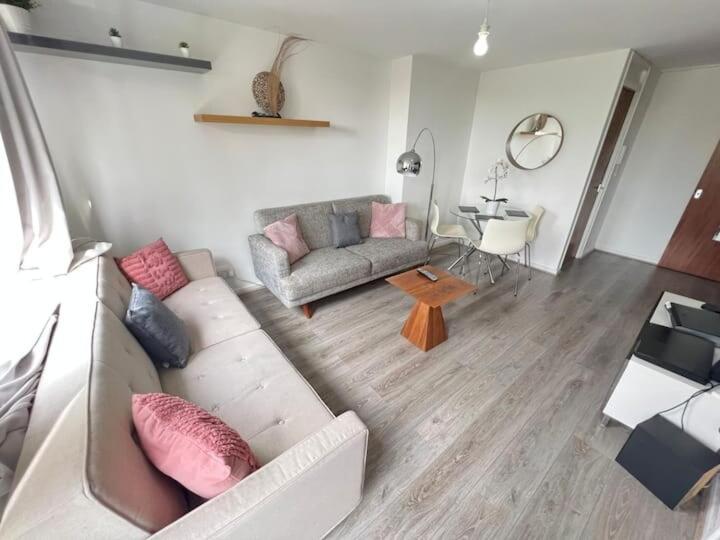 Apartment 1 Bedroom In Woolwich With Free Parking