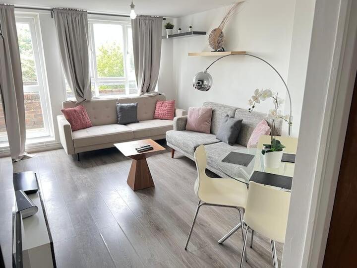 1 Bedroom In Woolwich With Free Parking Apartment *