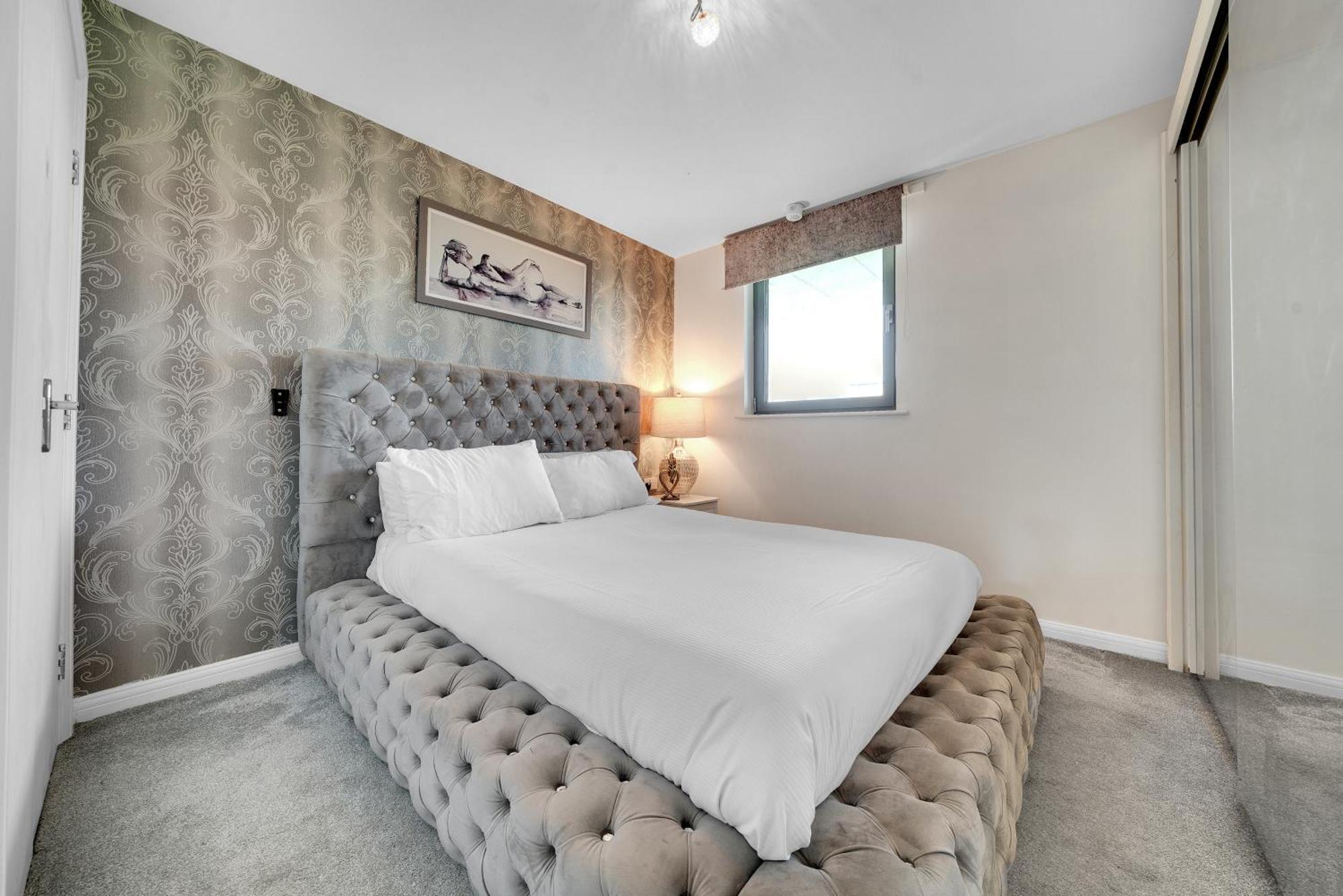 Apartment Modern 2-bedroom Near Canary Wharf, O2 Arena & Excel - Excellent Transport Links