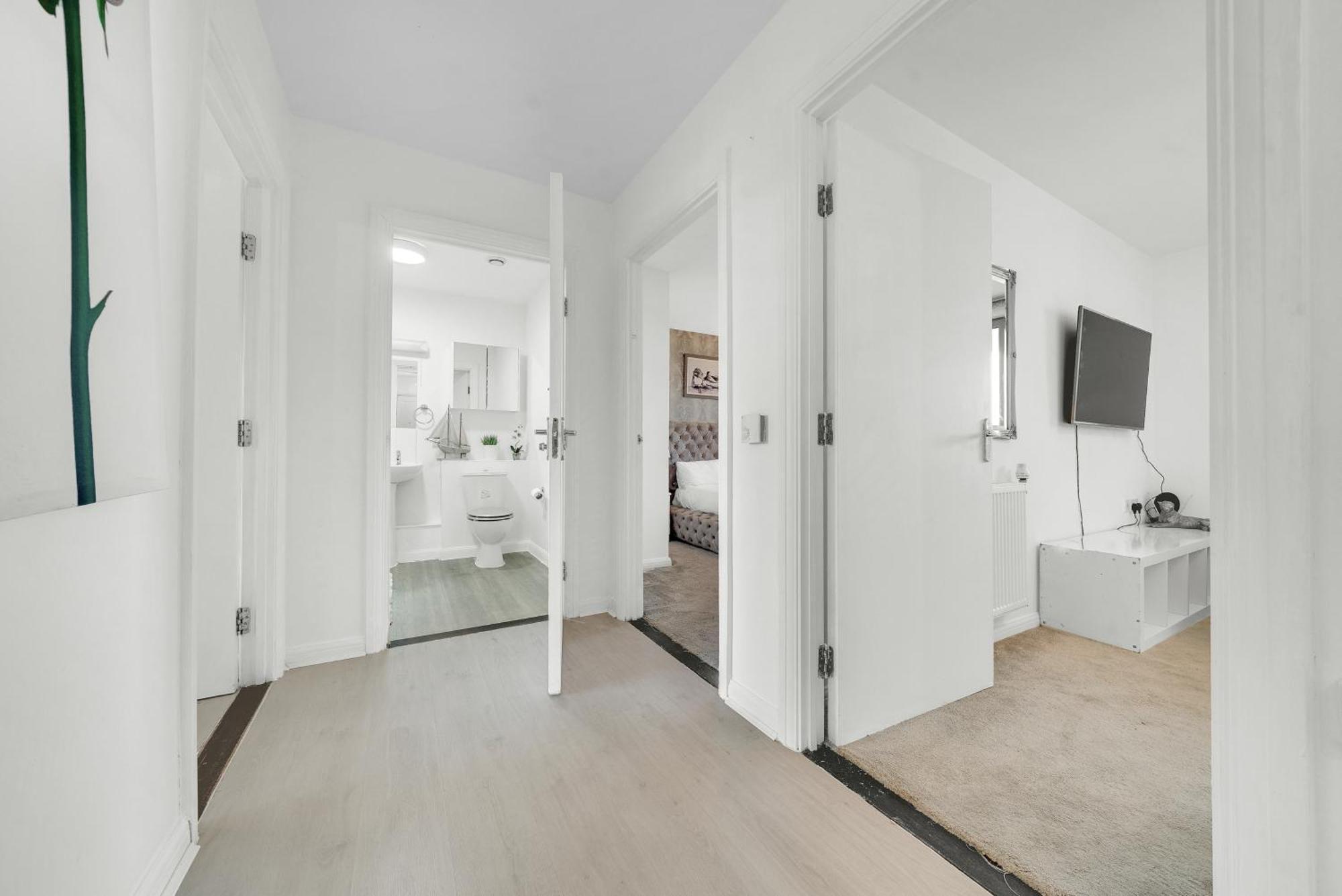 Modern 2-bedroom Near Canary Wharf, O2 Arena & Excel - Excellent Transport Links Apartment London