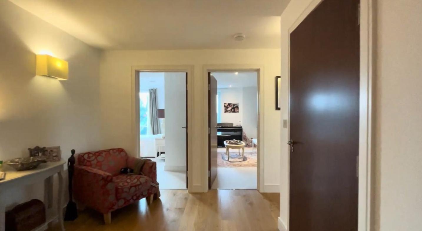 Apartment The Crown London