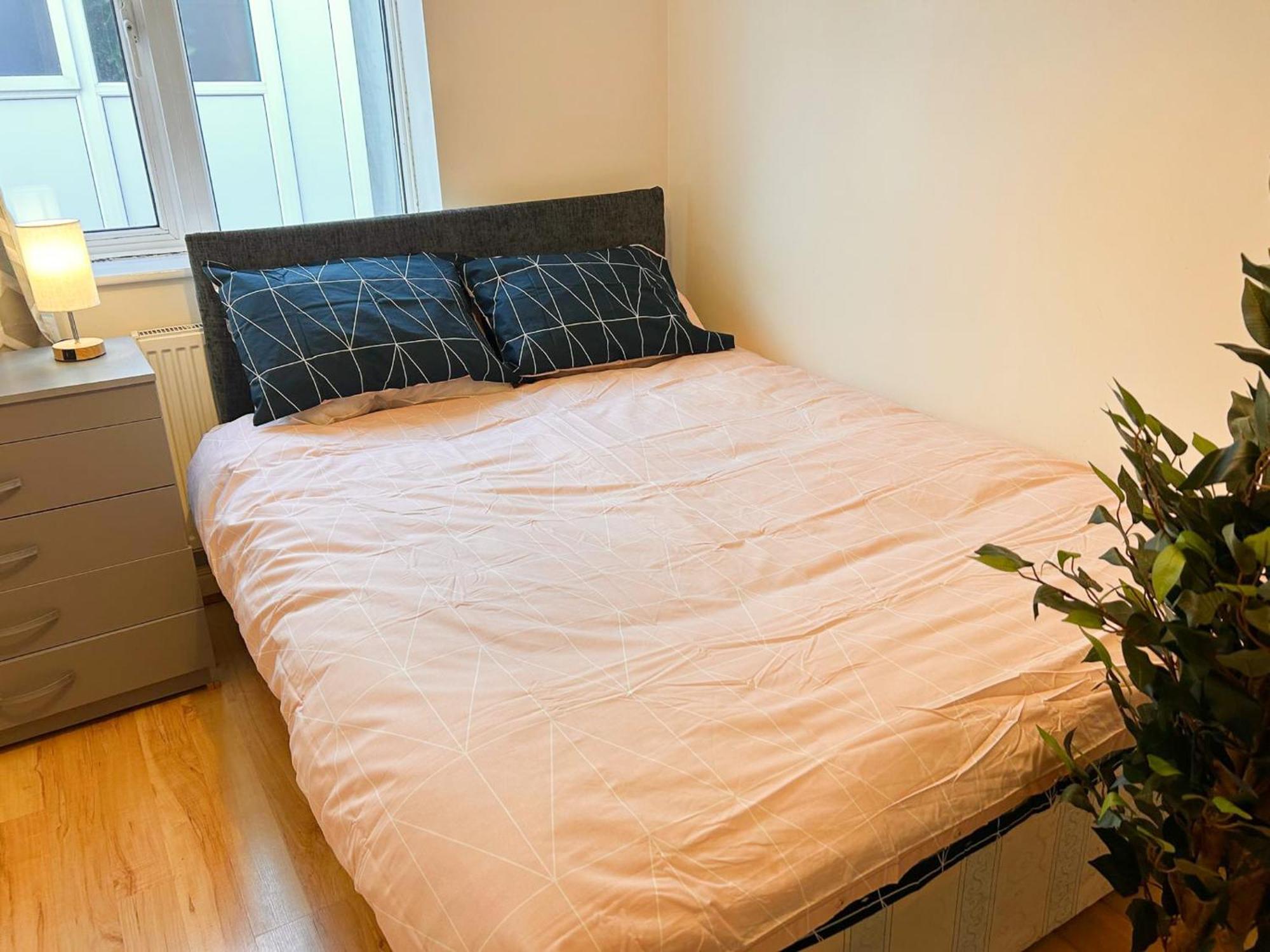 Entire Close To Wembley Stadium * London