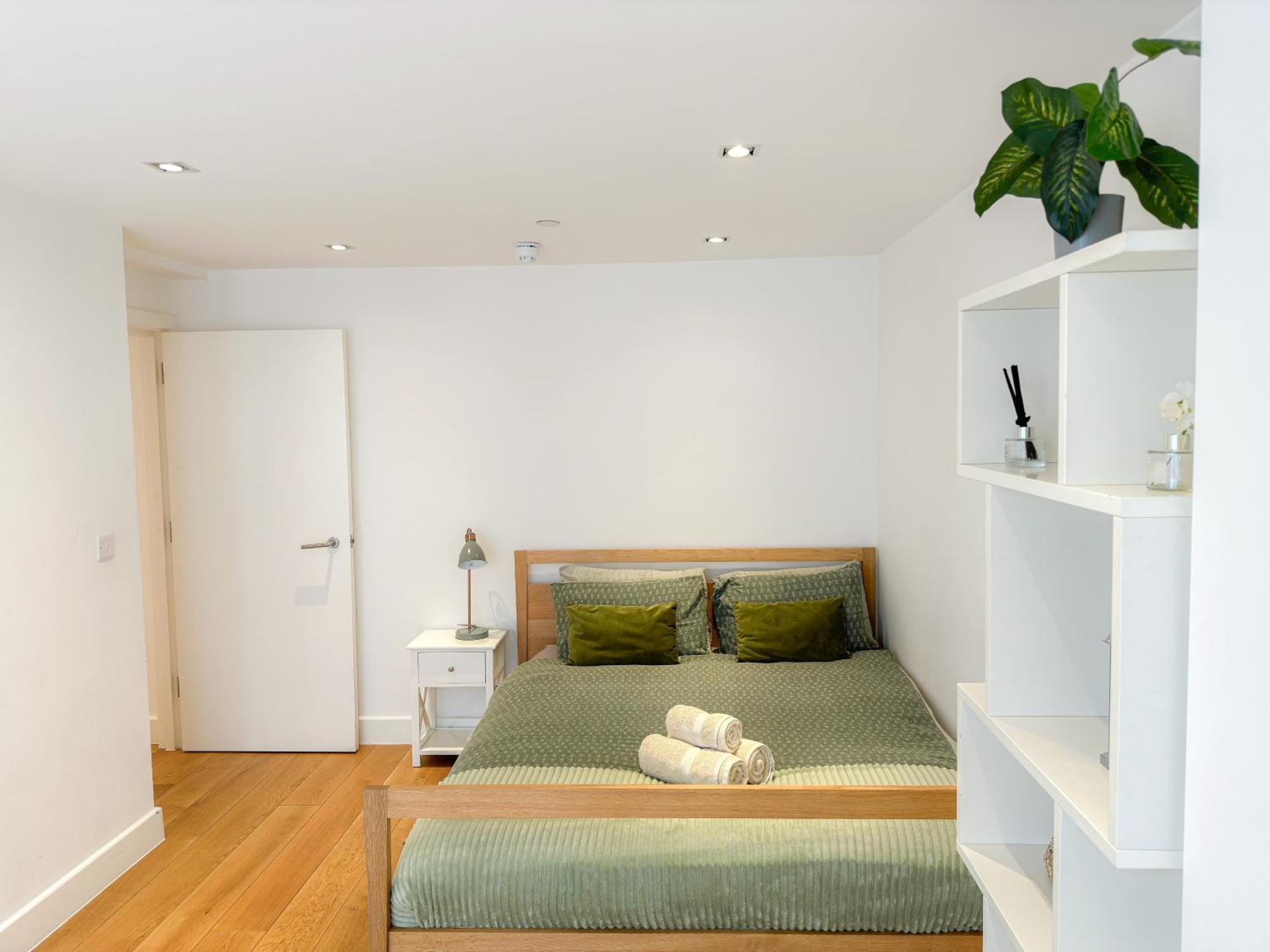 Spacious 3-bedroom Flat In Holloway With Unique Patio With Free Wi-fi London