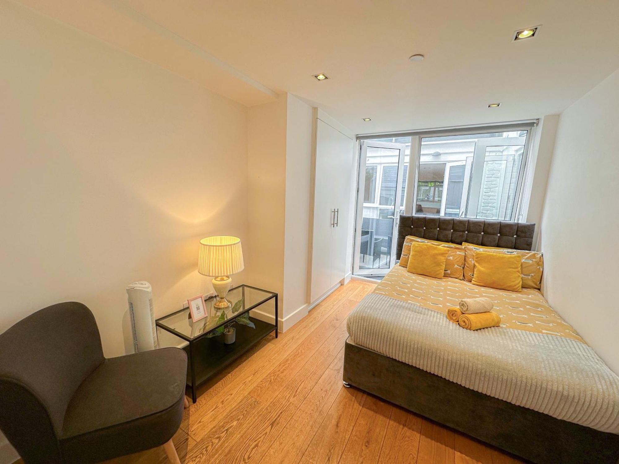 Spacious 3-bedroom Flat In Holloway With Unique Patio With Free Wi-fi * London