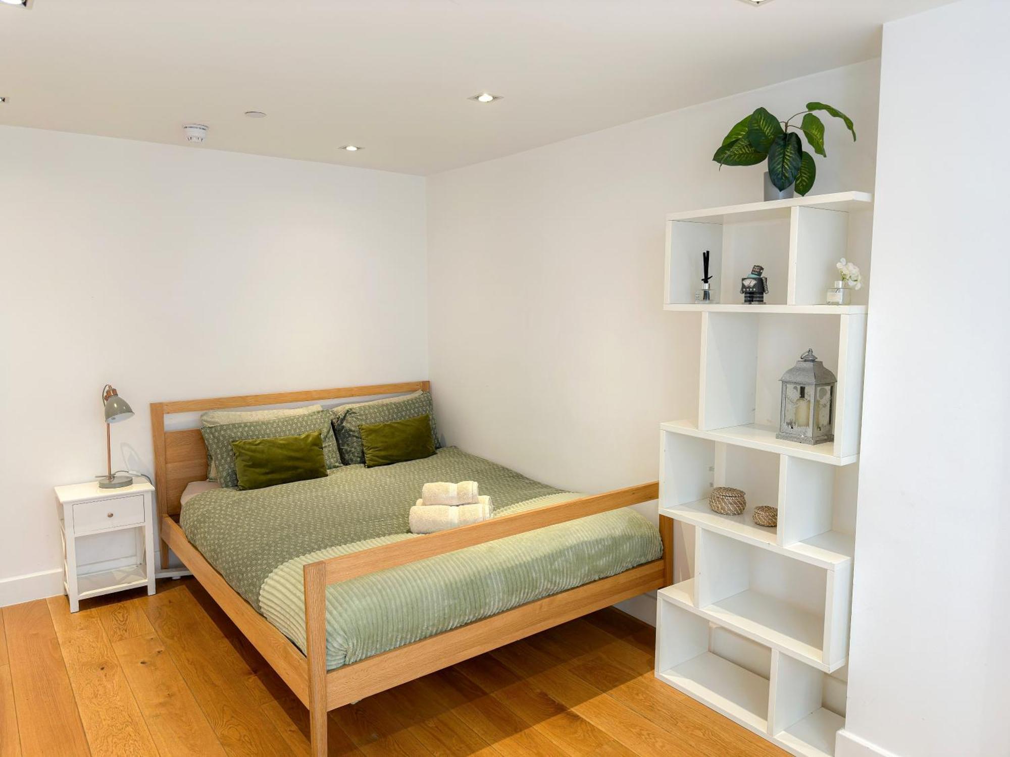 Apartment Spacious 3-bedroom Flat In Holloway With Unique Patio With Free Wi-fi *