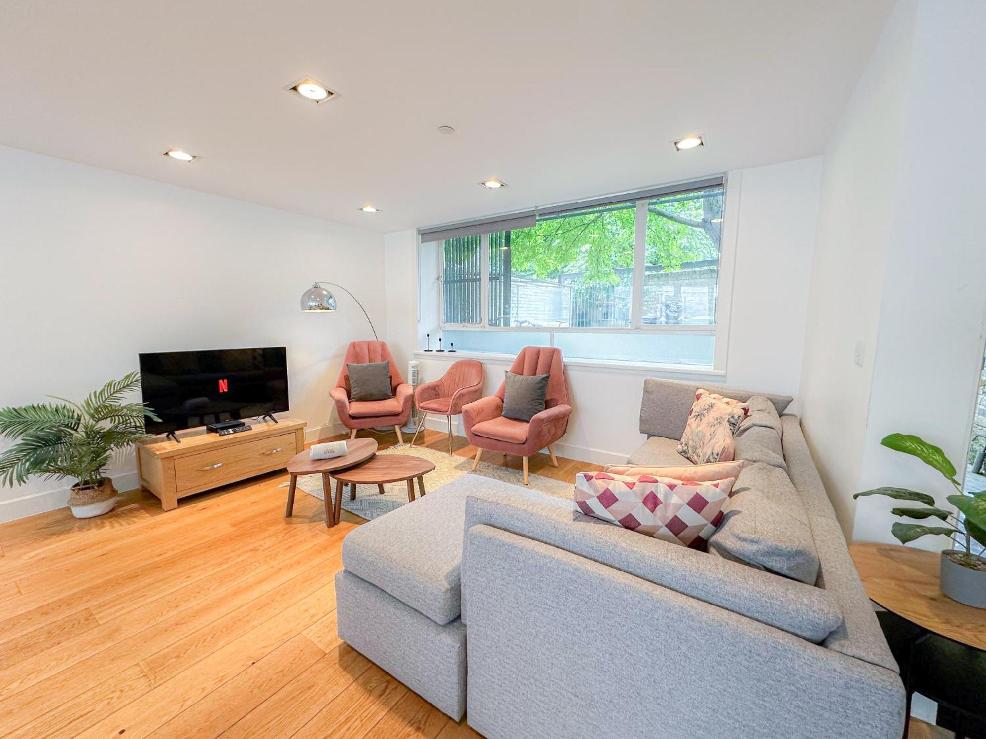 Spacious 3-bedroom Flat In Holloway With Unique Patio With Free Wi-fi Apartment London