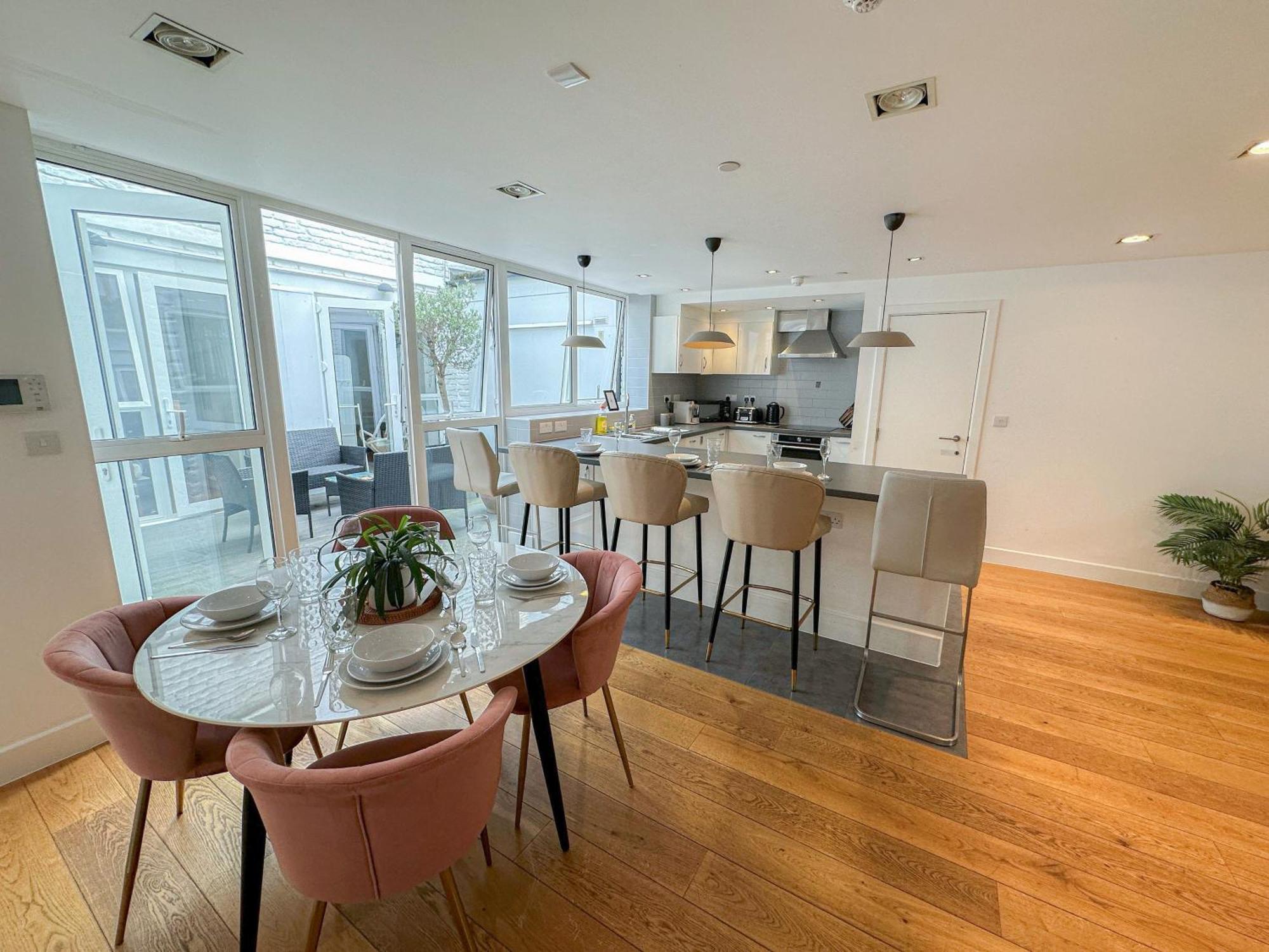 Spacious 3-bedroom Flat In Holloway With Unique Patio With Free Wi-fi Apartment