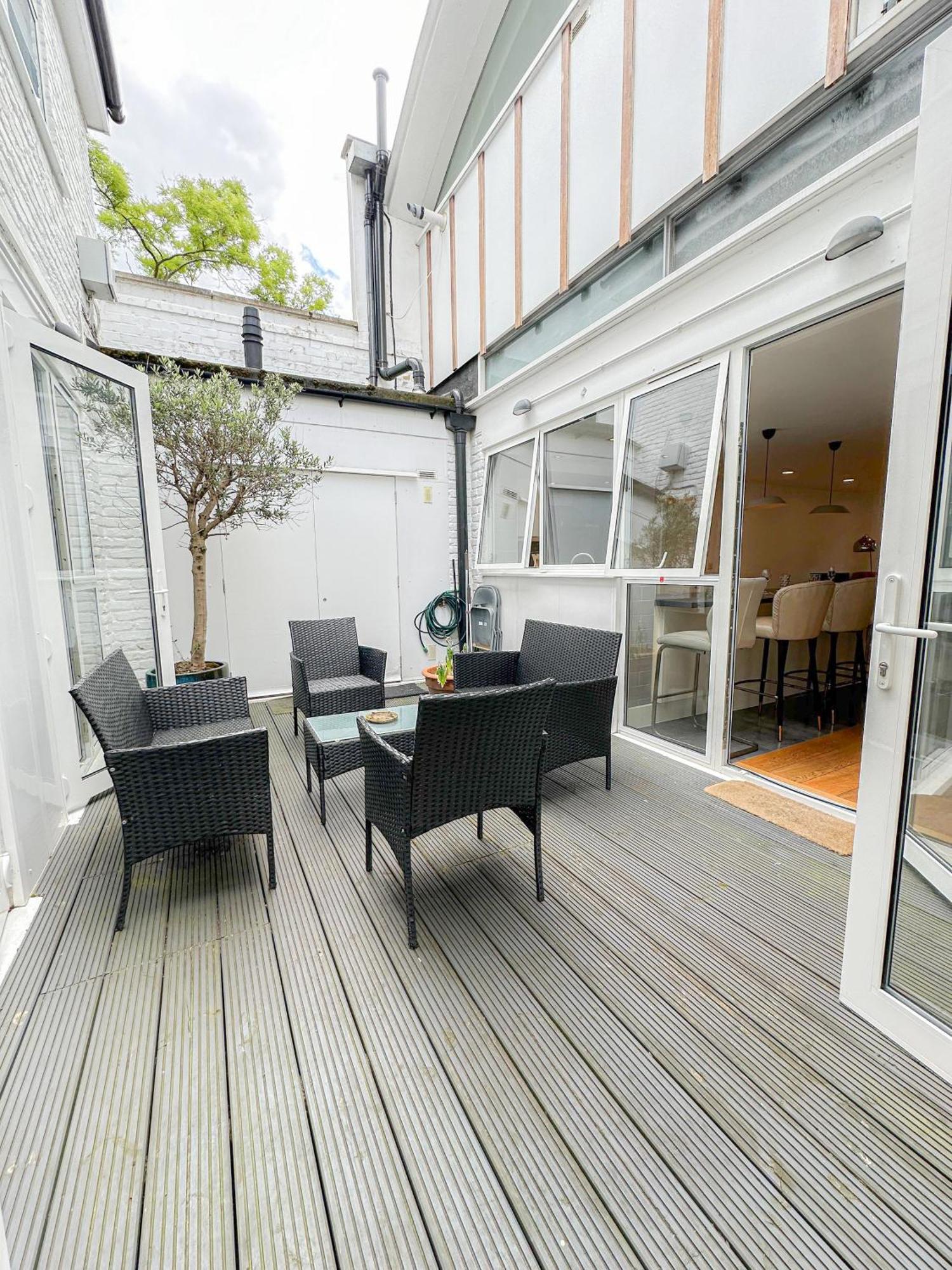 Apartment Spacious 3-bedroom Flat In Holloway With Unique Patio With Free Wi-fi London