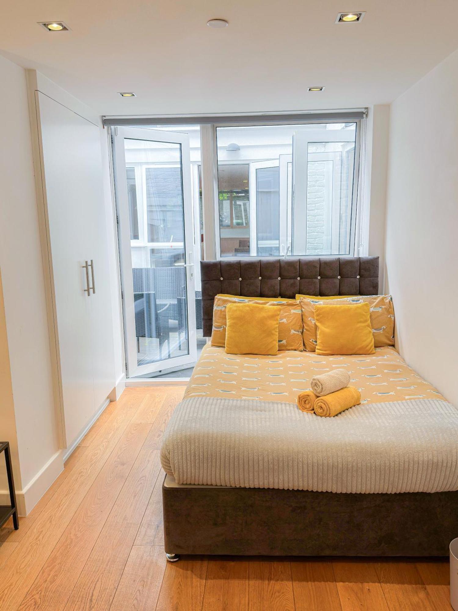 Spacious 3-bedroom Flat In Holloway With Unique Patio With Free Wi-fi * London
